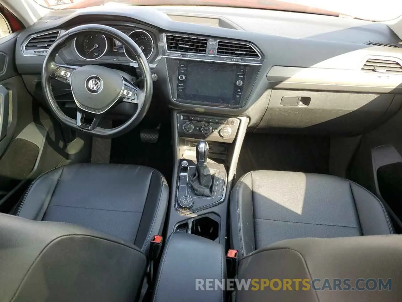 8 Photograph of a damaged car 3VV2B7AX2KM055543 VOLKSWAGEN TIGUAN 2019