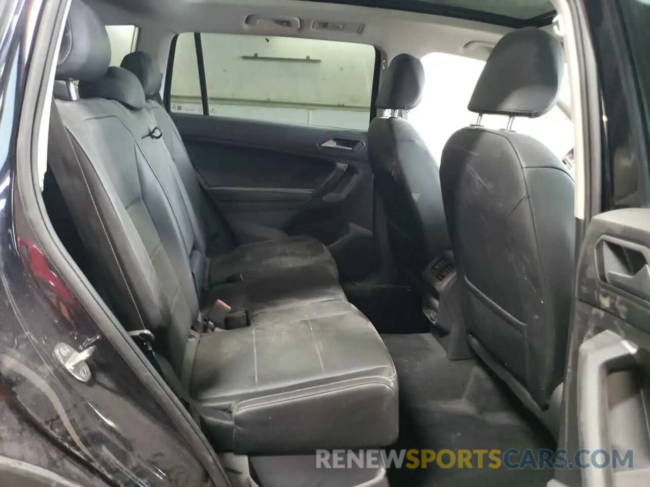 10 Photograph of a damaged car 3VV2B7AX2KM087151 VOLKSWAGEN TIGUAN 2019