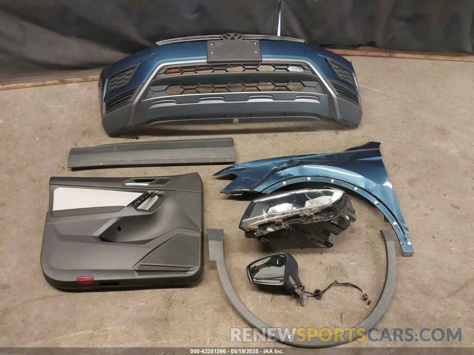 12 Photograph of a damaged car 3VV2B7AX2KM132136 VOLKSWAGEN TIGUAN 2019