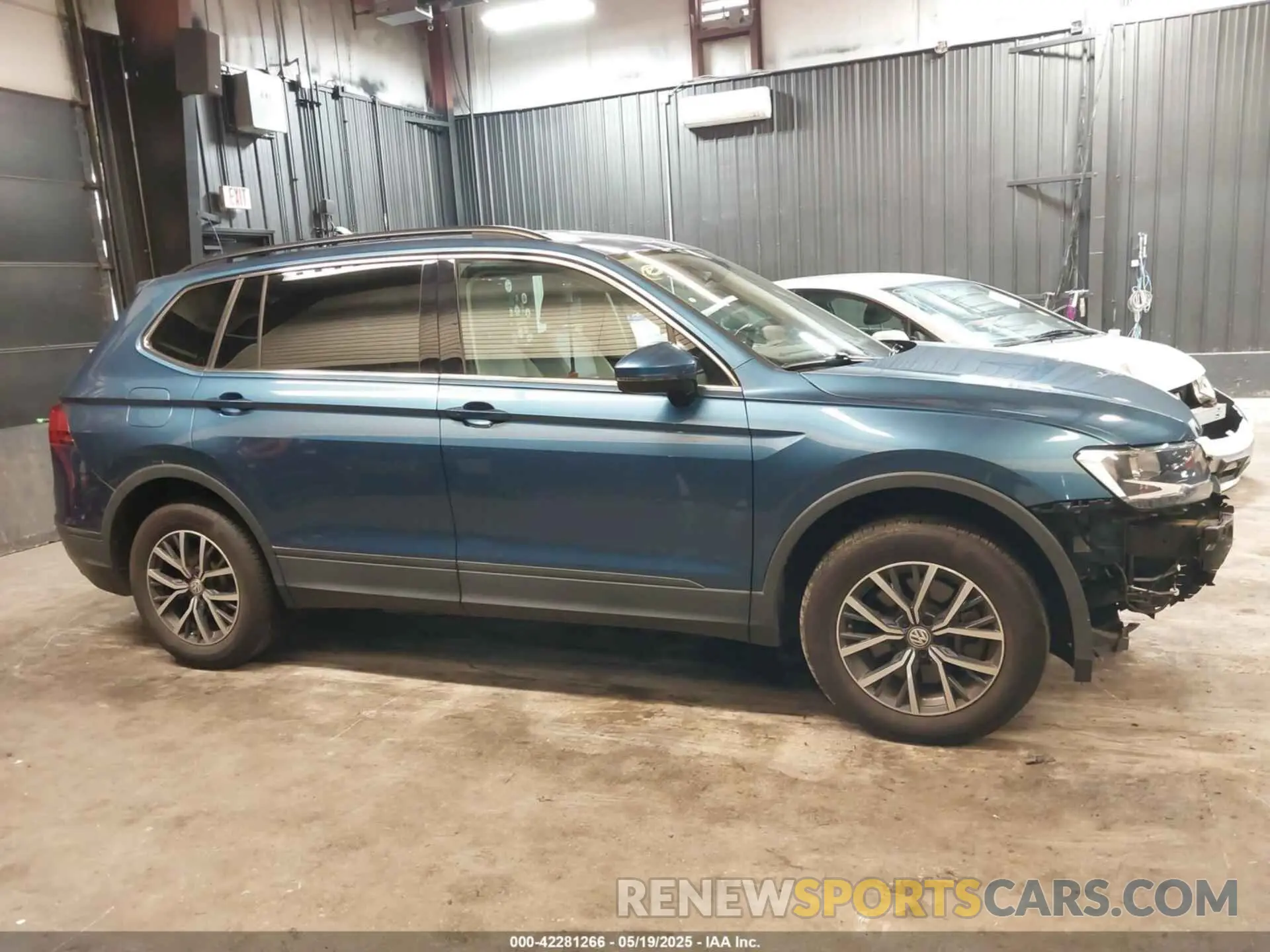 14 Photograph of a damaged car 3VV2B7AX2KM132136 VOLKSWAGEN TIGUAN 2019