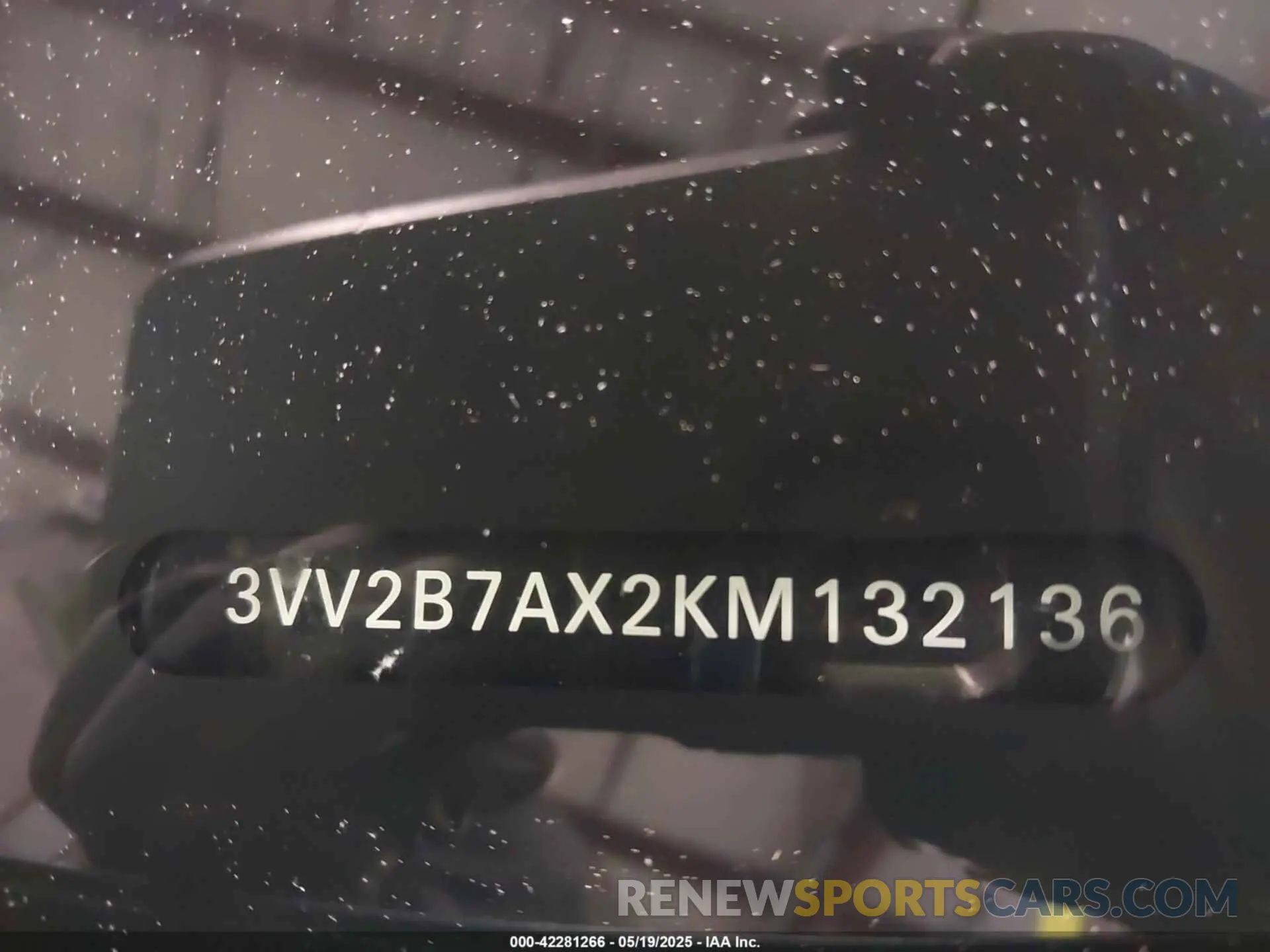 18 Photograph of a damaged car 3VV2B7AX2KM132136 VOLKSWAGEN TIGUAN 2019