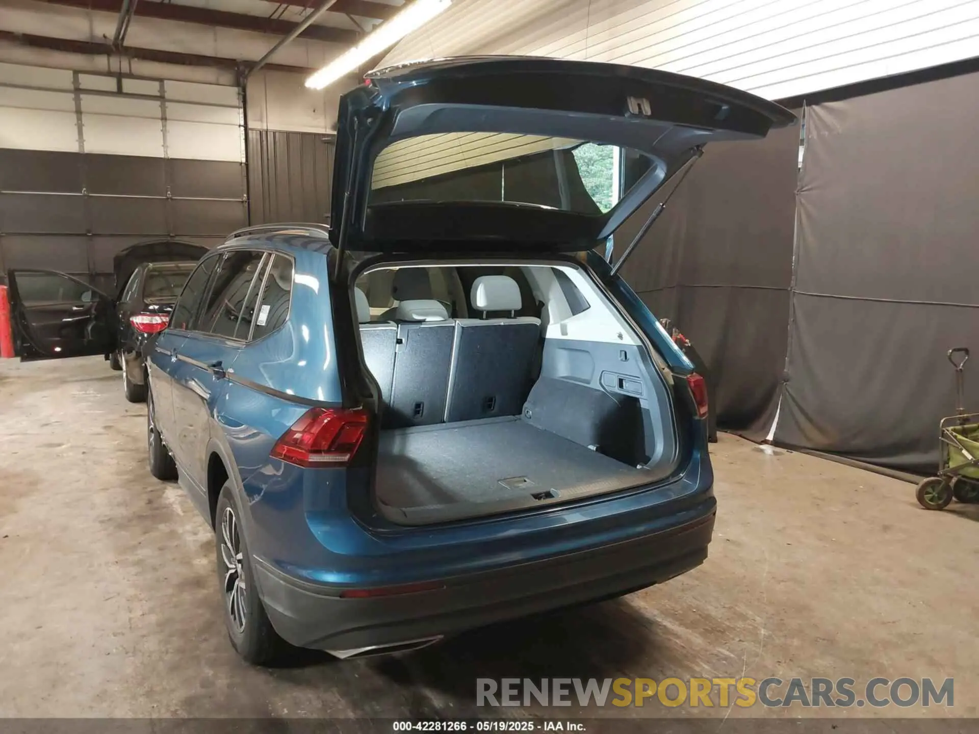 3 Photograph of a damaged car 3VV2B7AX2KM132136 VOLKSWAGEN TIGUAN 2019