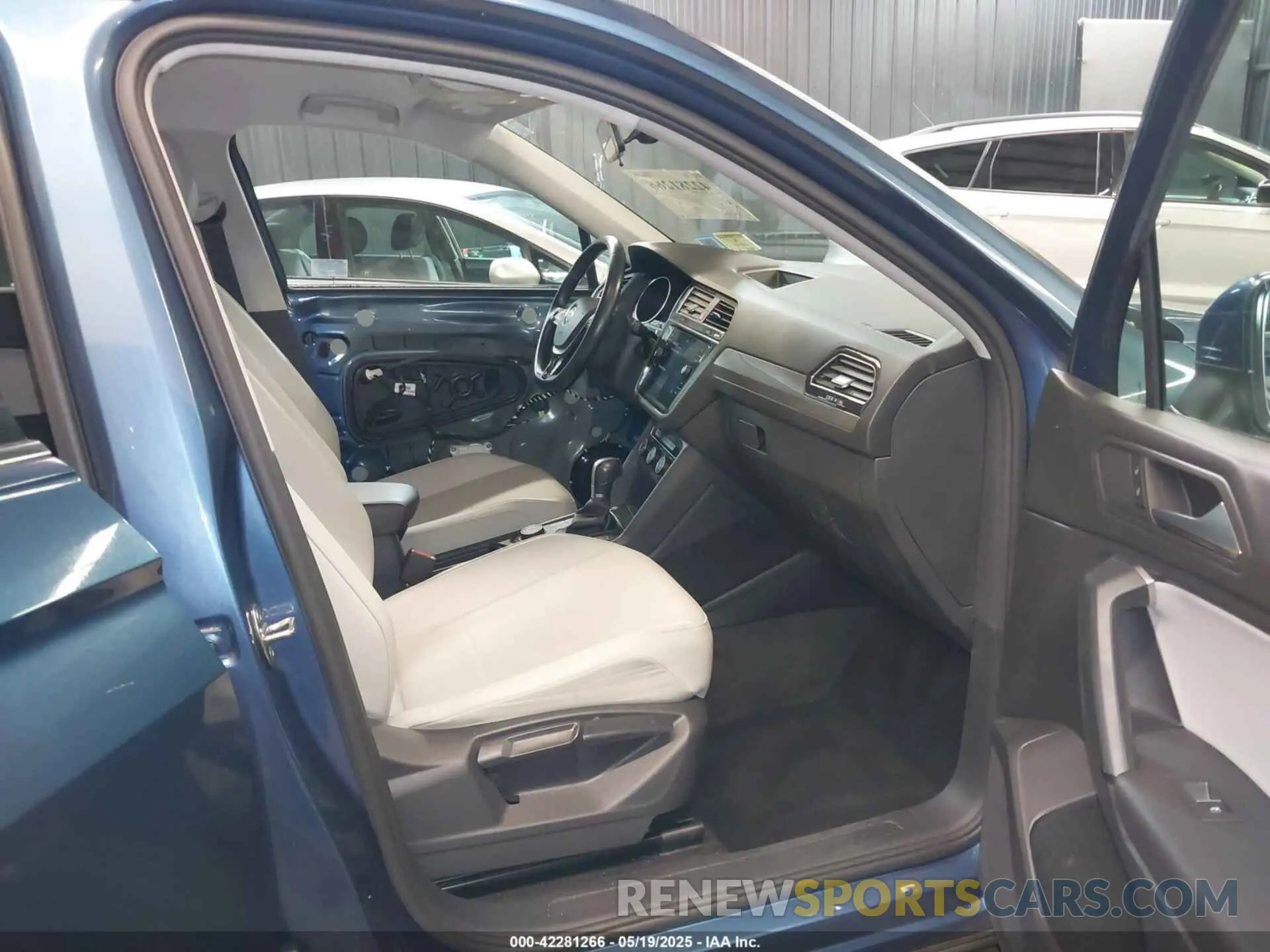 5 Photograph of a damaged car 3VV2B7AX2KM132136 VOLKSWAGEN TIGUAN 2019