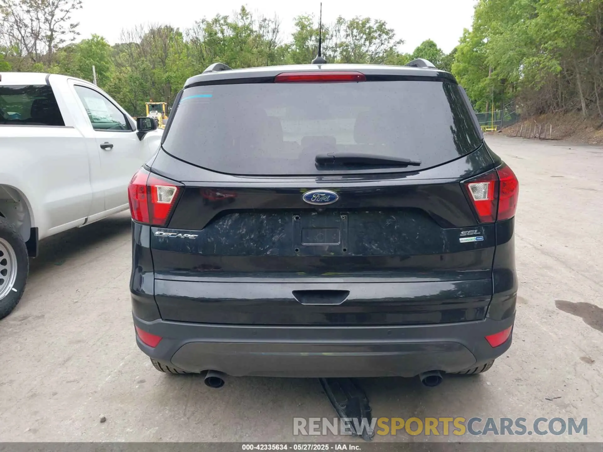 17 Photograph of a damaged car 3VV2B7AX2KM137403 VOLKSWAGEN TIGUAN 2019