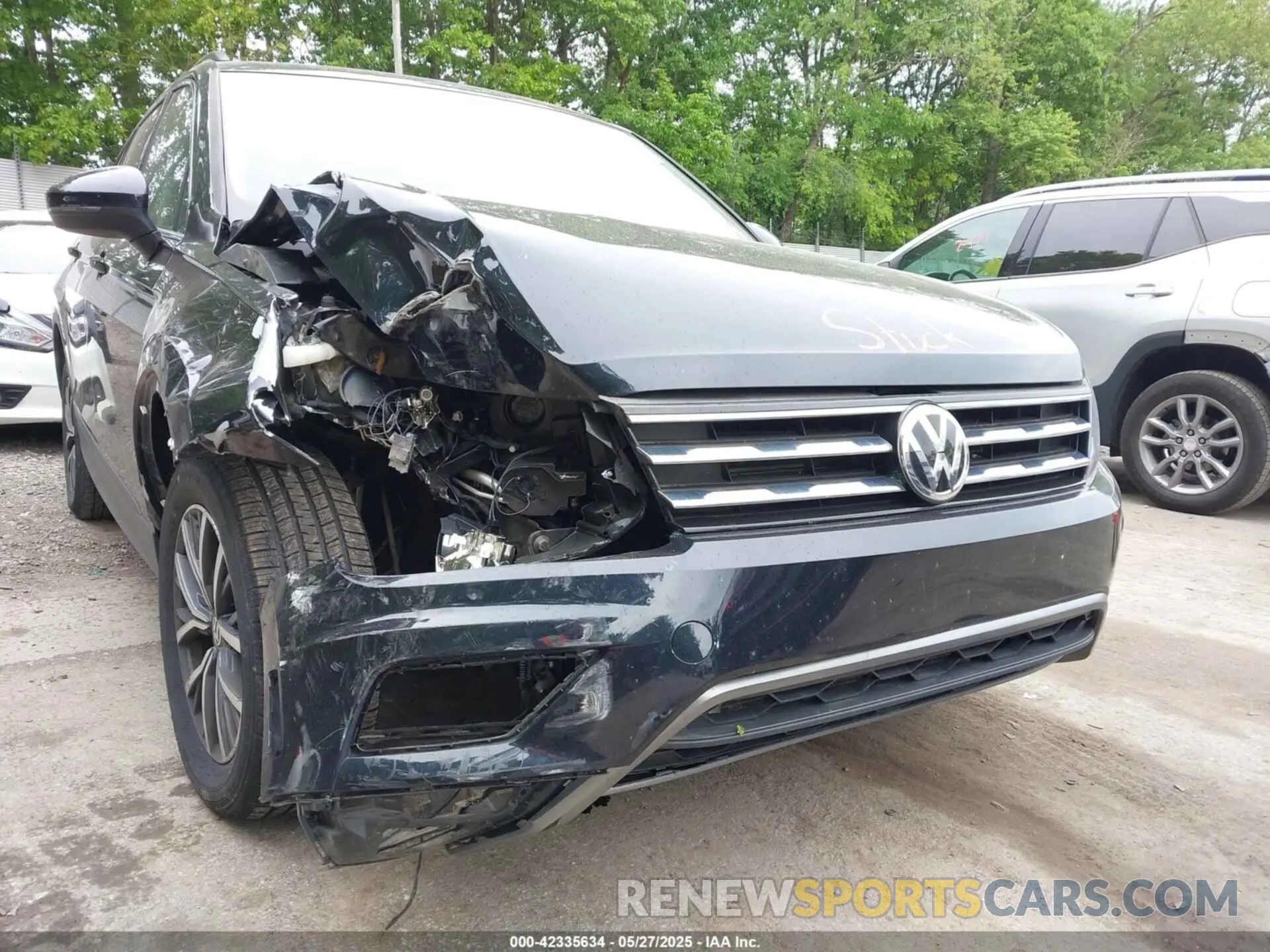 18 Photograph of a damaged car 3VV2B7AX2KM137403 VOLKSWAGEN TIGUAN 2019