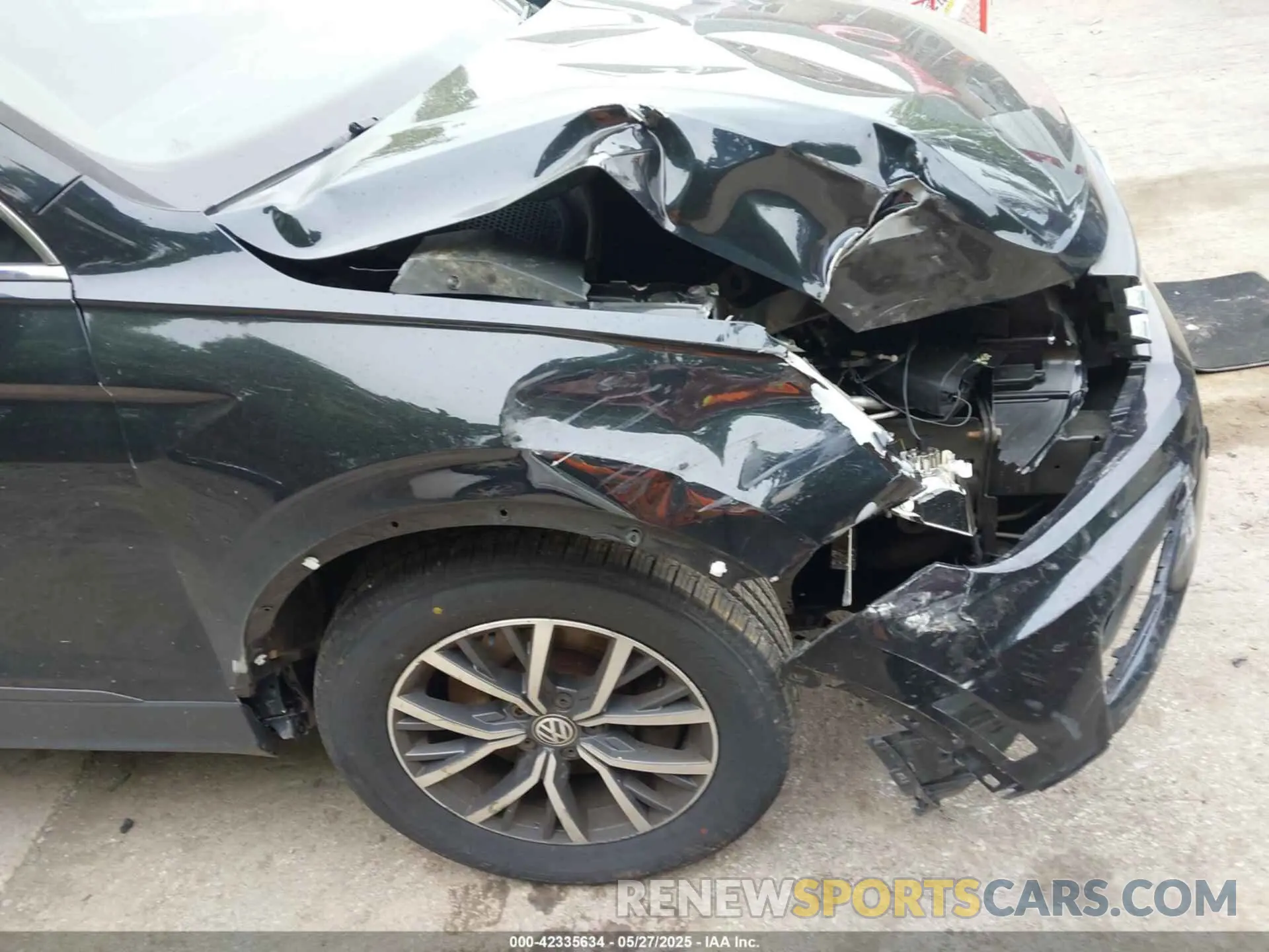 19 Photograph of a damaged car 3VV2B7AX2KM137403 VOLKSWAGEN TIGUAN 2019