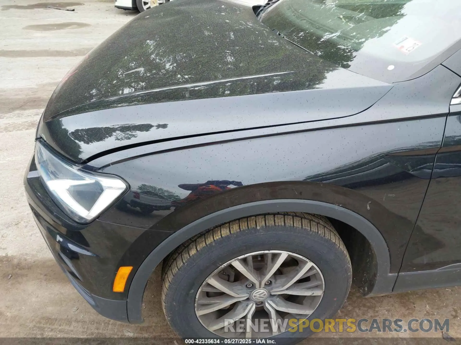 21 Photograph of a damaged car 3VV2B7AX2KM137403 VOLKSWAGEN TIGUAN 2019
