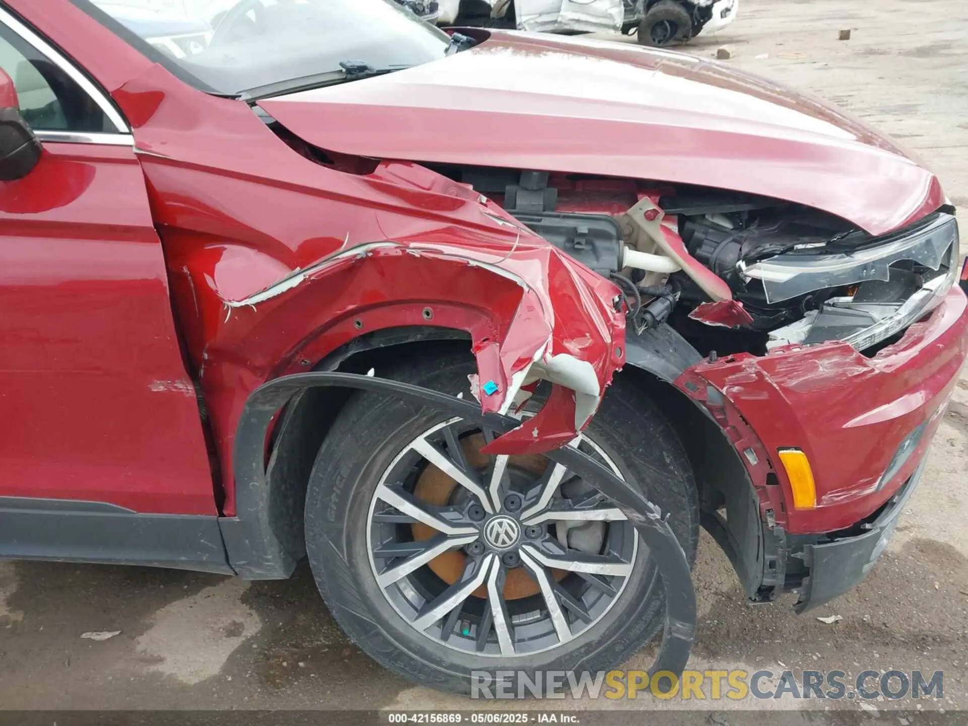 17 Photograph of a damaged car 3VV2B7AX2KM139166 VOLKSWAGEN TIGUAN 2019
