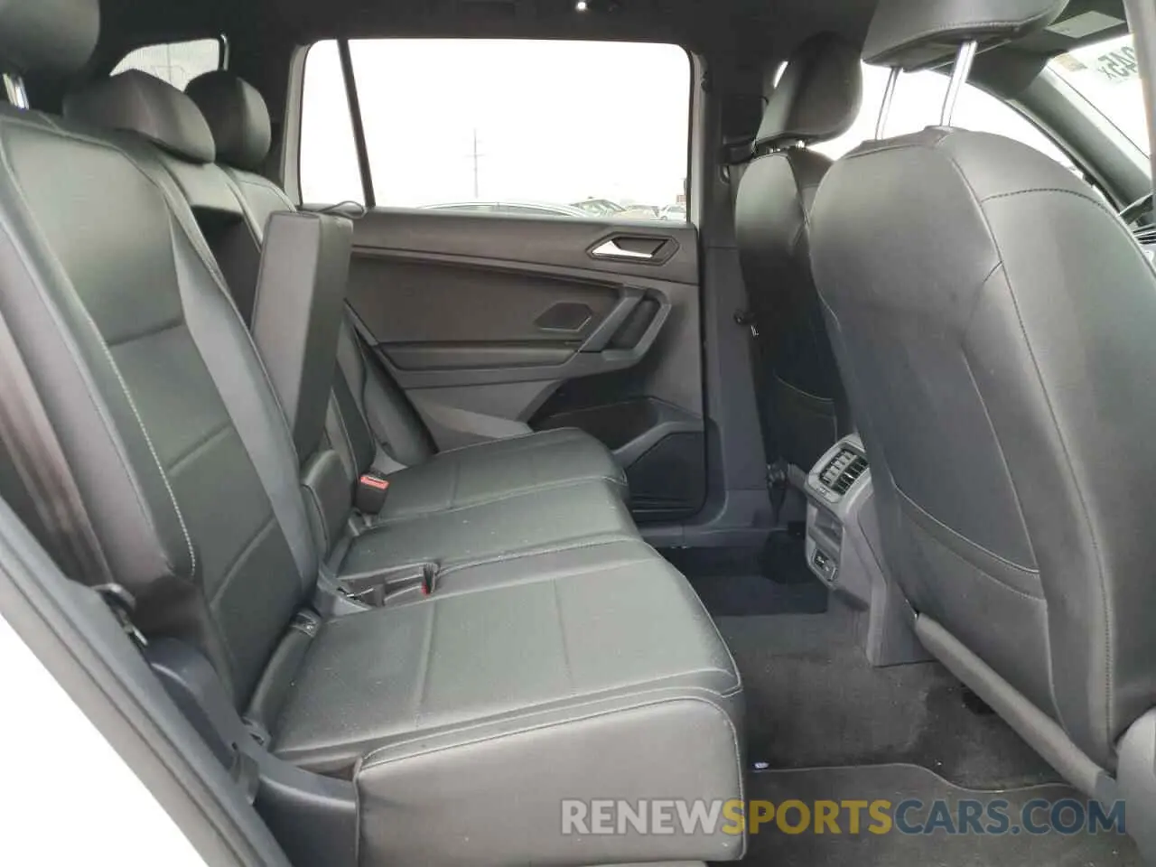 10 Photograph of a damaged car 3VV2B7AX2KM176119 VOLKSWAGEN TIGUAN 2019