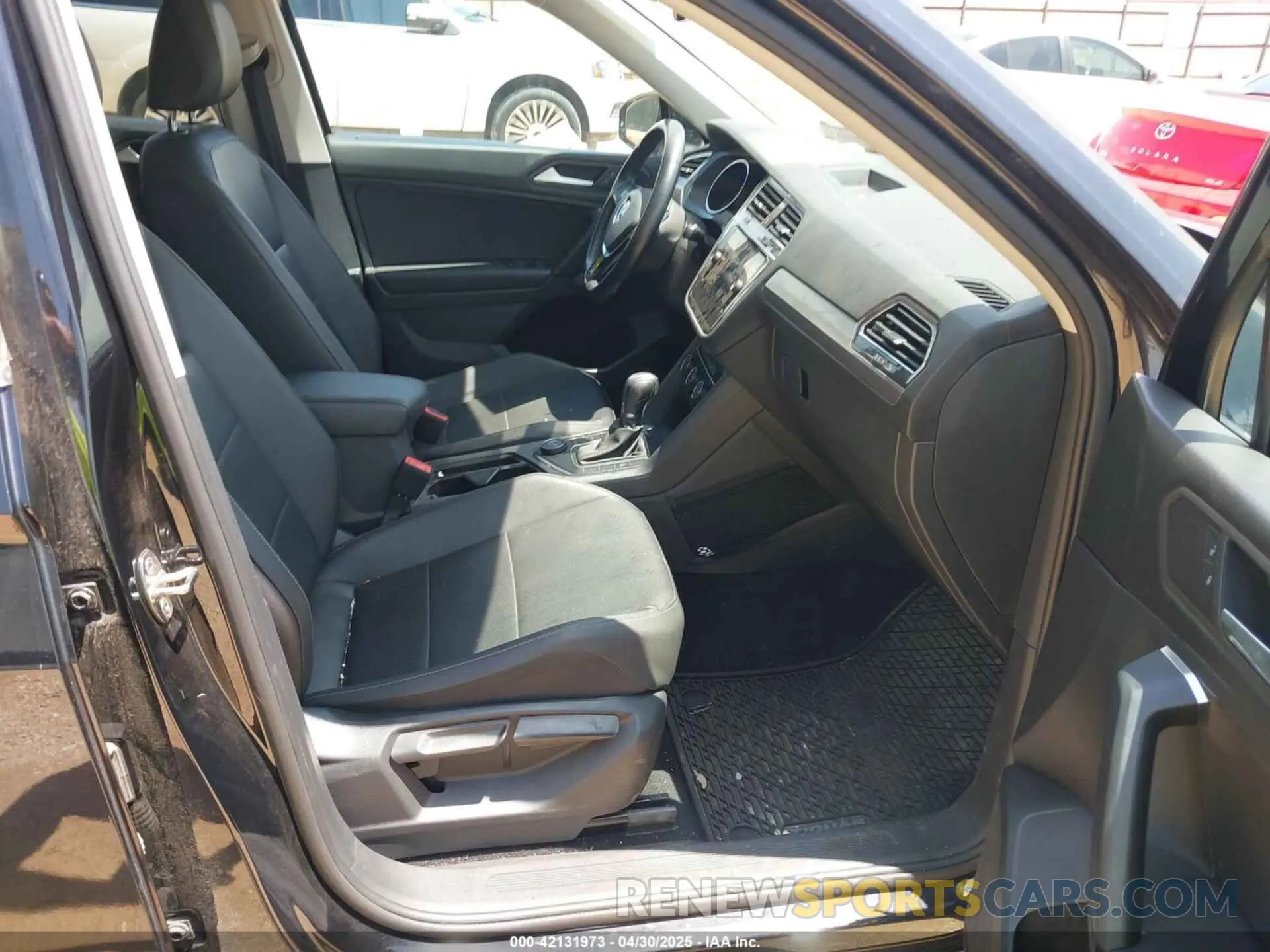 5 Photograph of a damaged car 3VV2B7AX2KM176931 VOLKSWAGEN TIGUAN 2019
