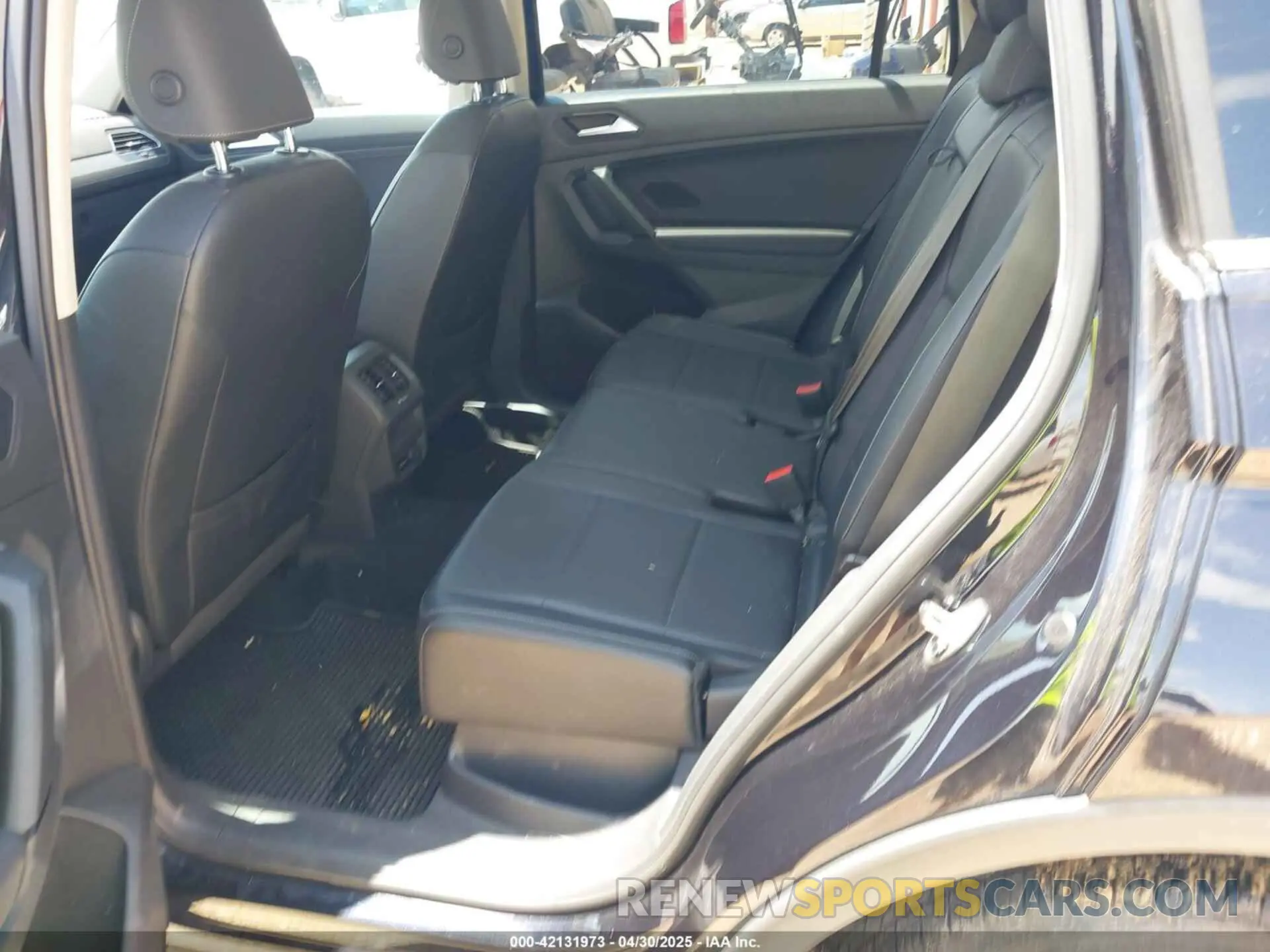 8 Photograph of a damaged car 3VV2B7AX2KM176931 VOLKSWAGEN TIGUAN 2019