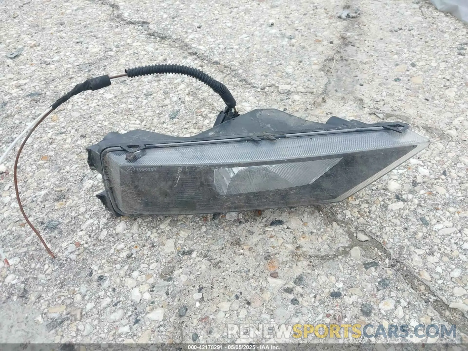12 Photograph of a damaged car 3VV2B7AX2KM195253 VOLKSWAGEN TIGUAN 2019