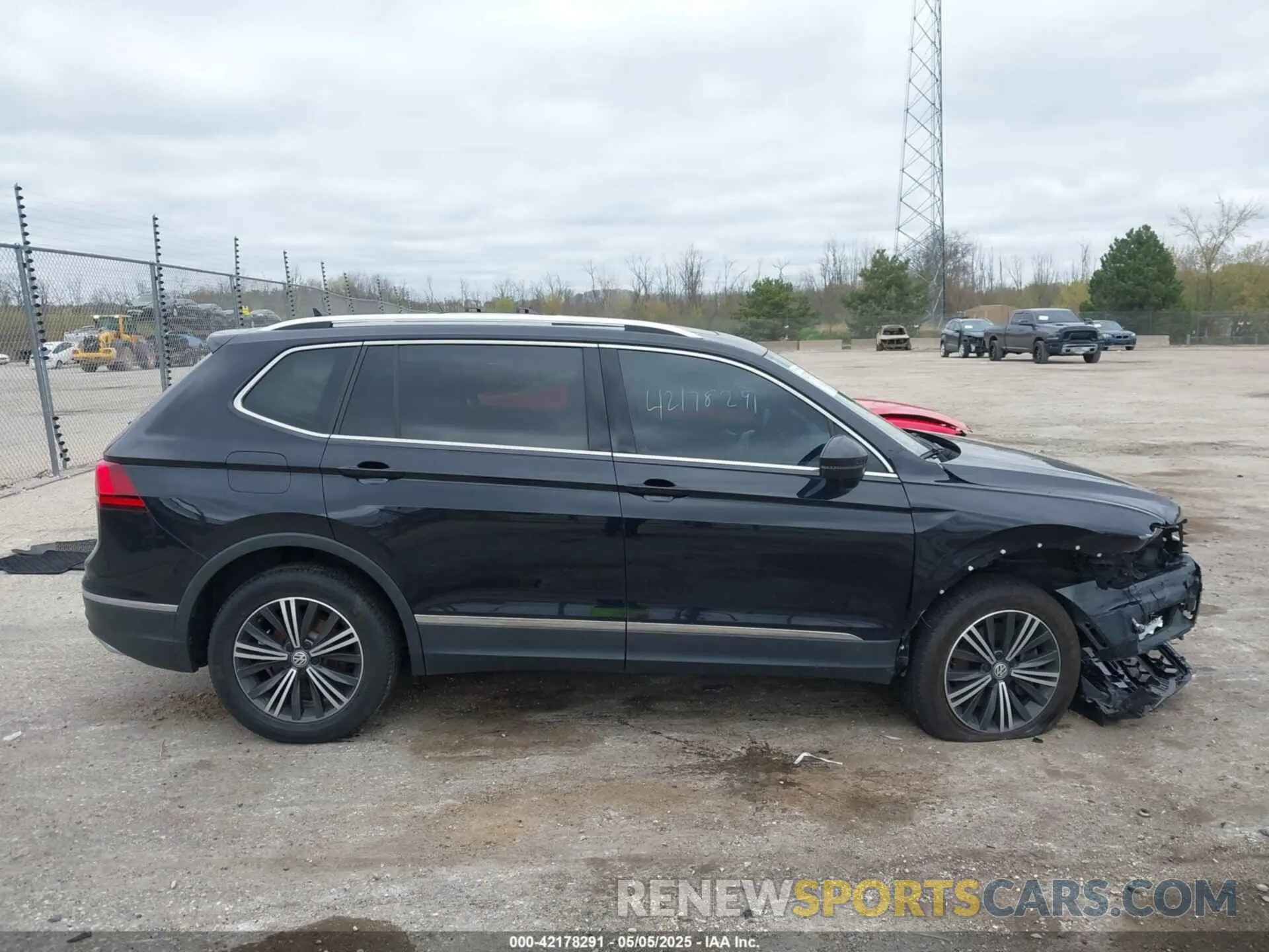 14 Photograph of a damaged car 3VV2B7AX2KM195253 VOLKSWAGEN TIGUAN 2019