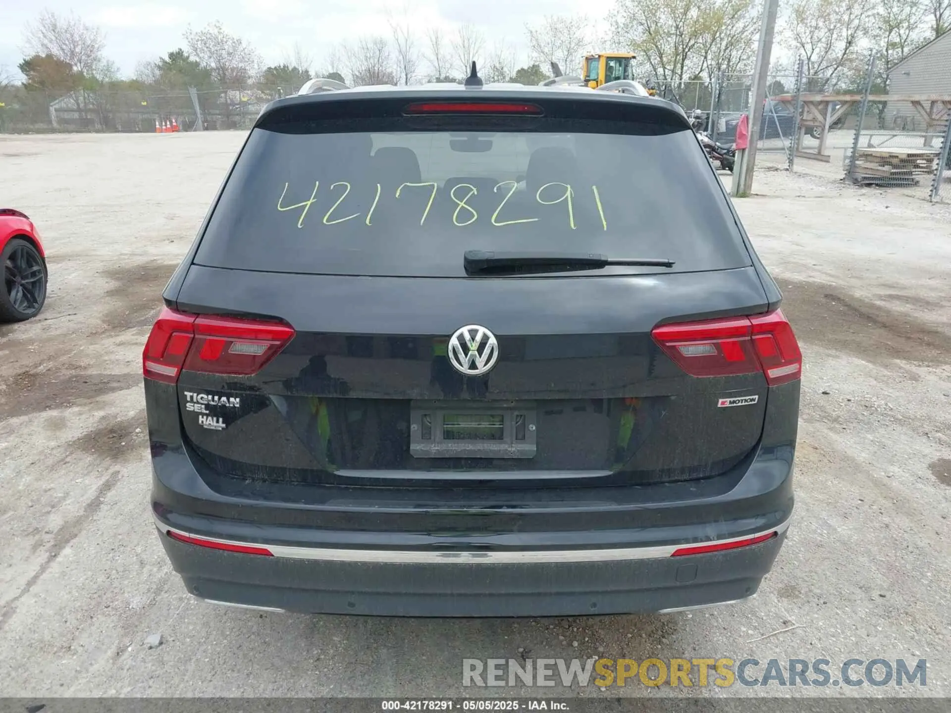 17 Photograph of a damaged car 3VV2B7AX2KM195253 VOLKSWAGEN TIGUAN 2019