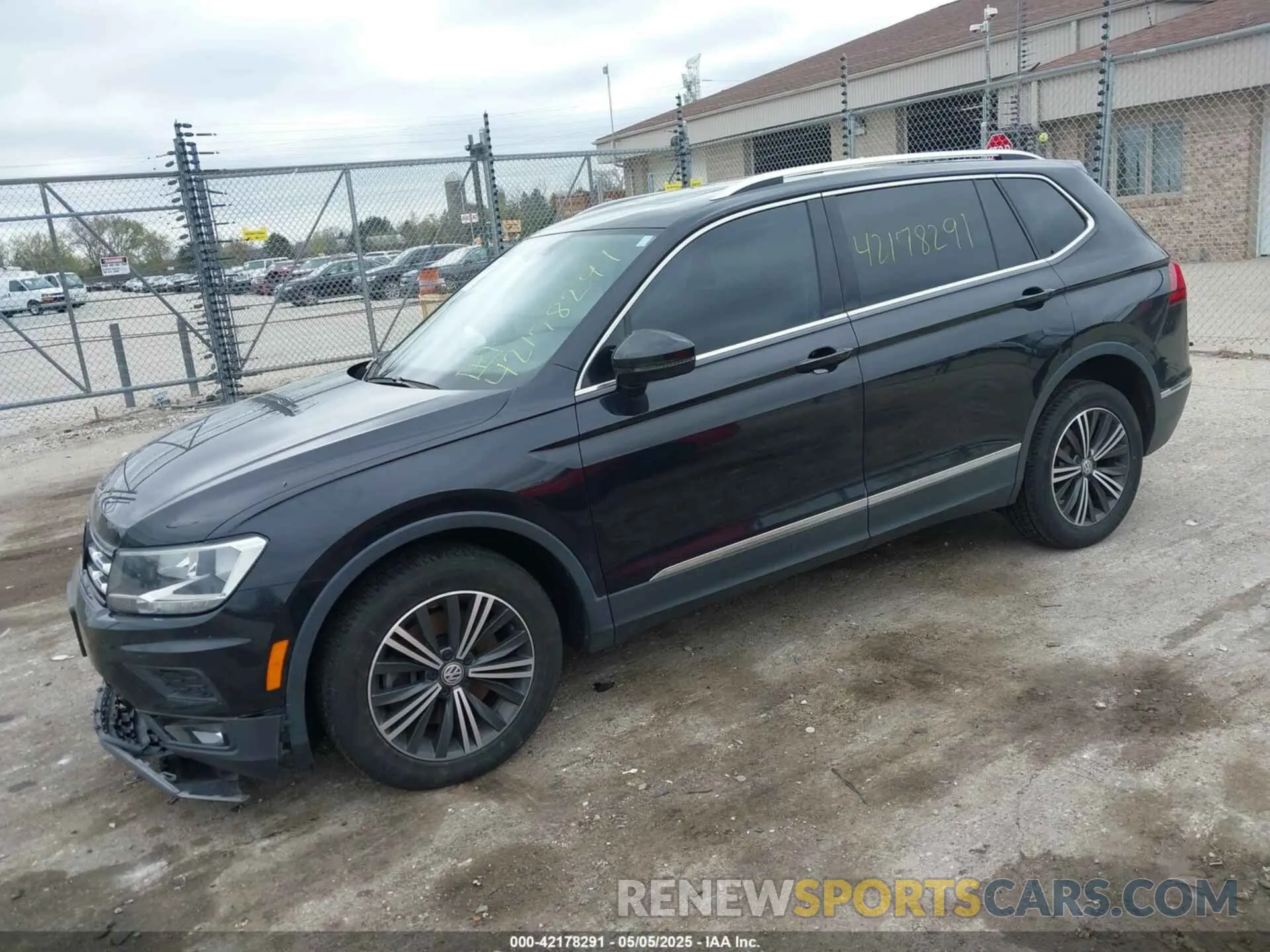 2 Photograph of a damaged car 3VV2B7AX2KM195253 VOLKSWAGEN TIGUAN 2019