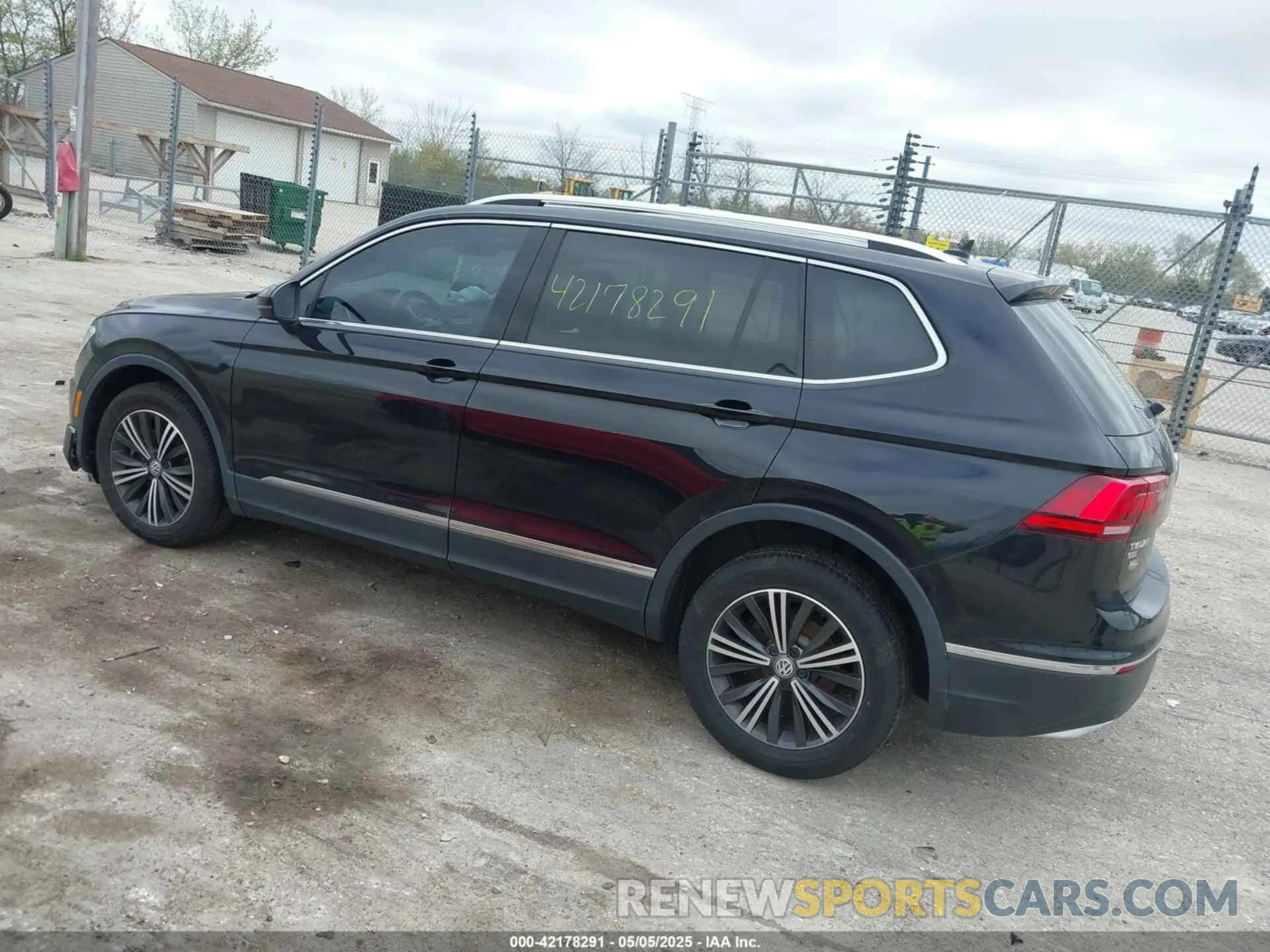 3 Photograph of a damaged car 3VV2B7AX2KM195253 VOLKSWAGEN TIGUAN 2019