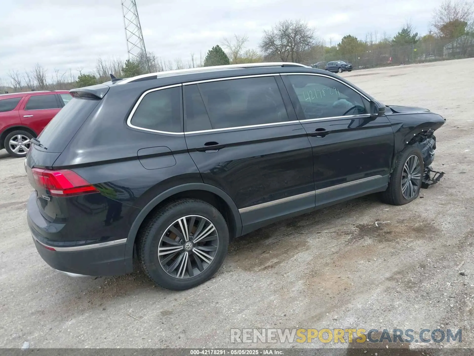 4 Photograph of a damaged car 3VV2B7AX2KM195253 VOLKSWAGEN TIGUAN 2019