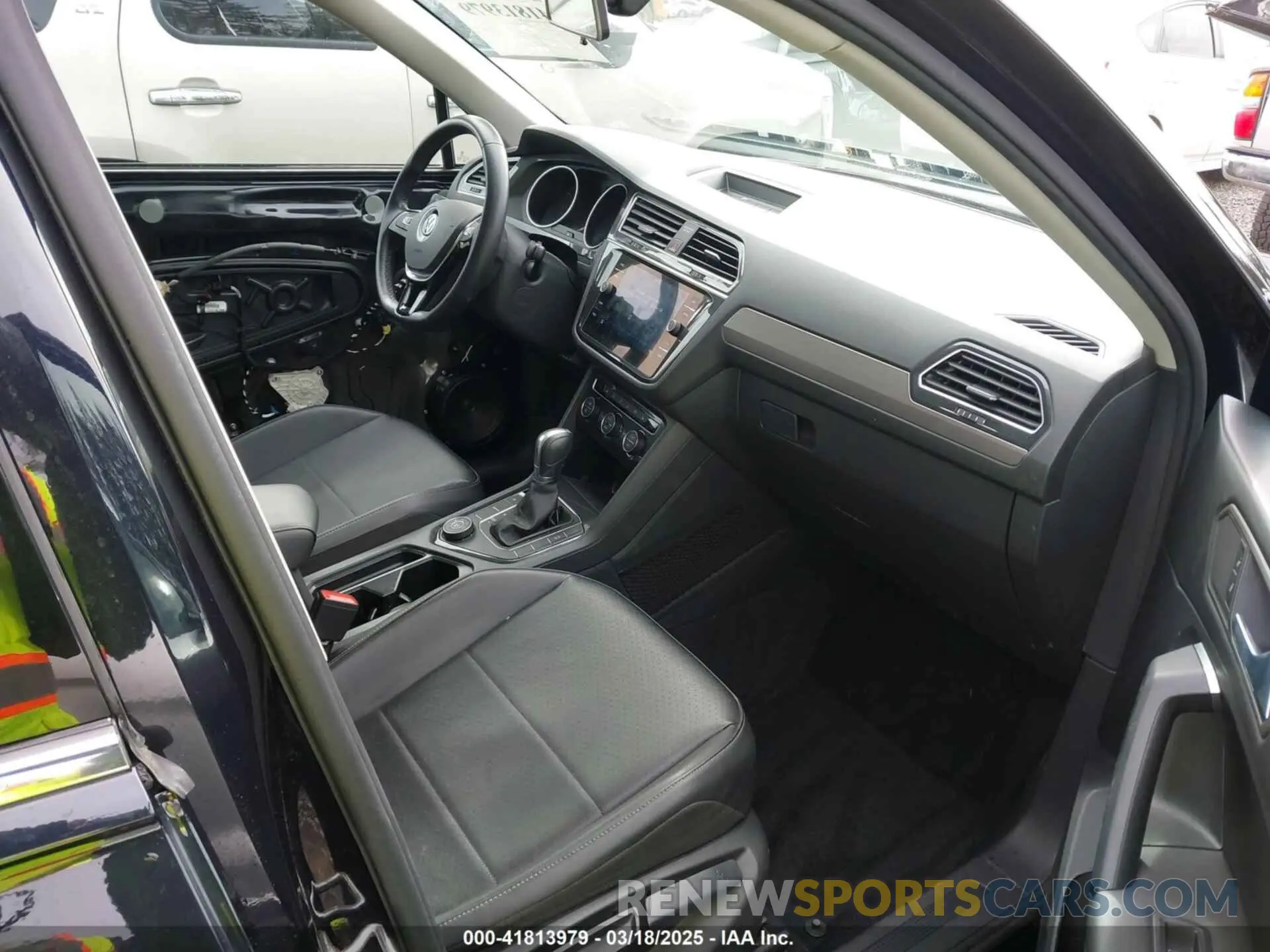 5 Photograph of a damaged car 3VV2B7AX3KM024186 VOLKSWAGEN TIGUAN 2019