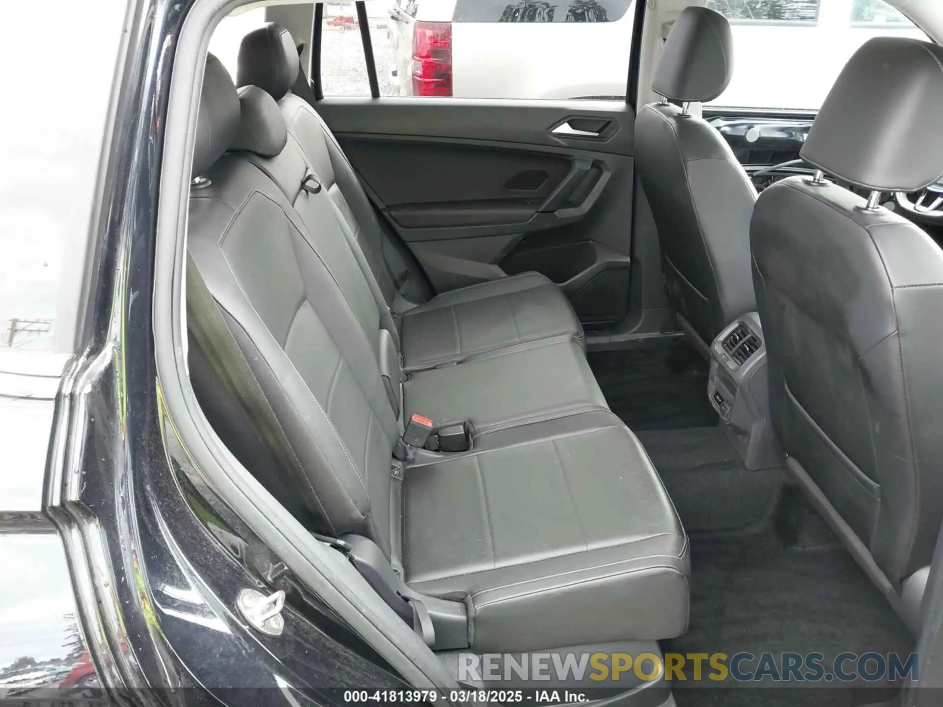 8 Photograph of a damaged car 3VV2B7AX3KM024186 VOLKSWAGEN TIGUAN 2019