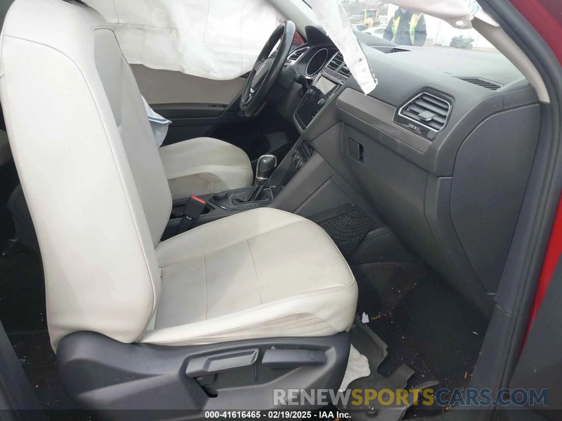 5 Photograph of a damaged car 3VV2B7AX3KM074781 VOLKSWAGEN TIGUAN 2019