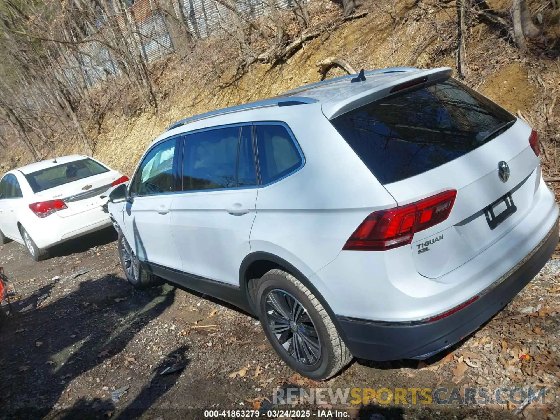 15 Photograph of a damaged car 3VV2B7AX4KM006215 VOLKSWAGEN TIGUAN 2019