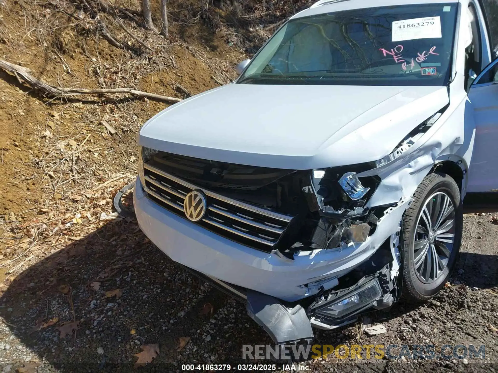 18 Photograph of a damaged car 3VV2B7AX4KM006215 VOLKSWAGEN TIGUAN 2019