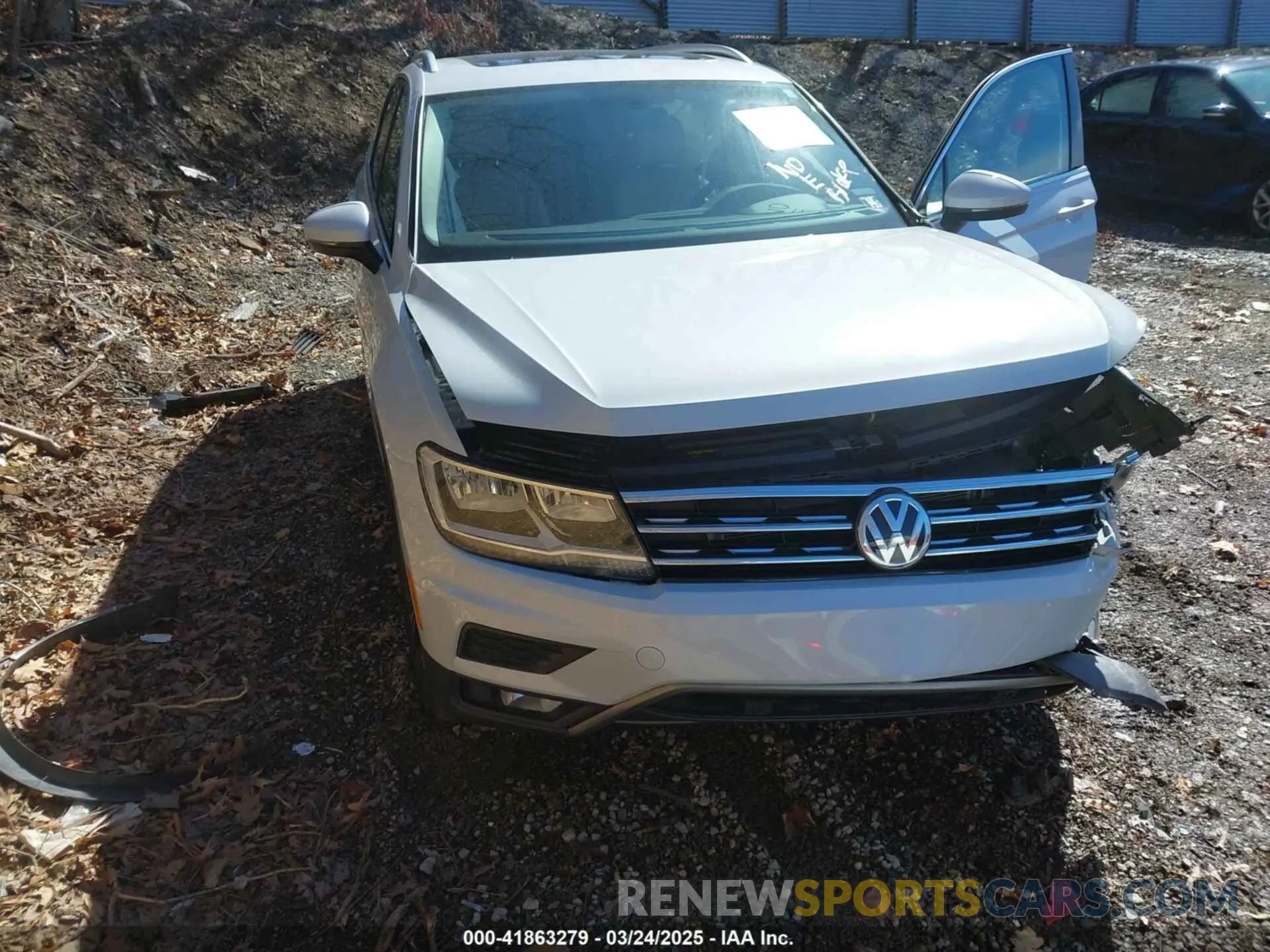 19 Photograph of a damaged car 3VV2B7AX4KM006215 VOLKSWAGEN TIGUAN 2019