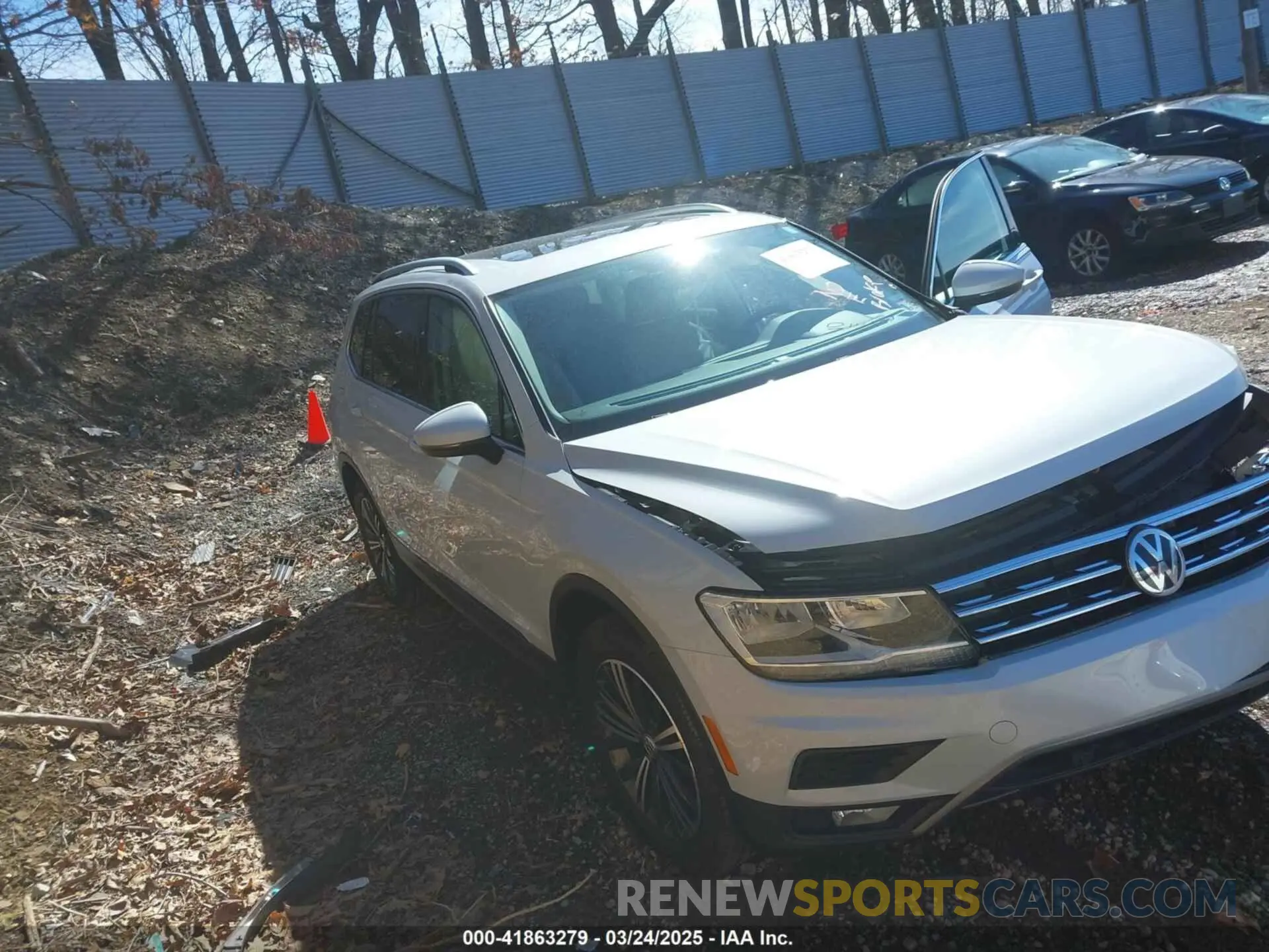 21 Photograph of a damaged car 3VV2B7AX4KM006215 VOLKSWAGEN TIGUAN 2019