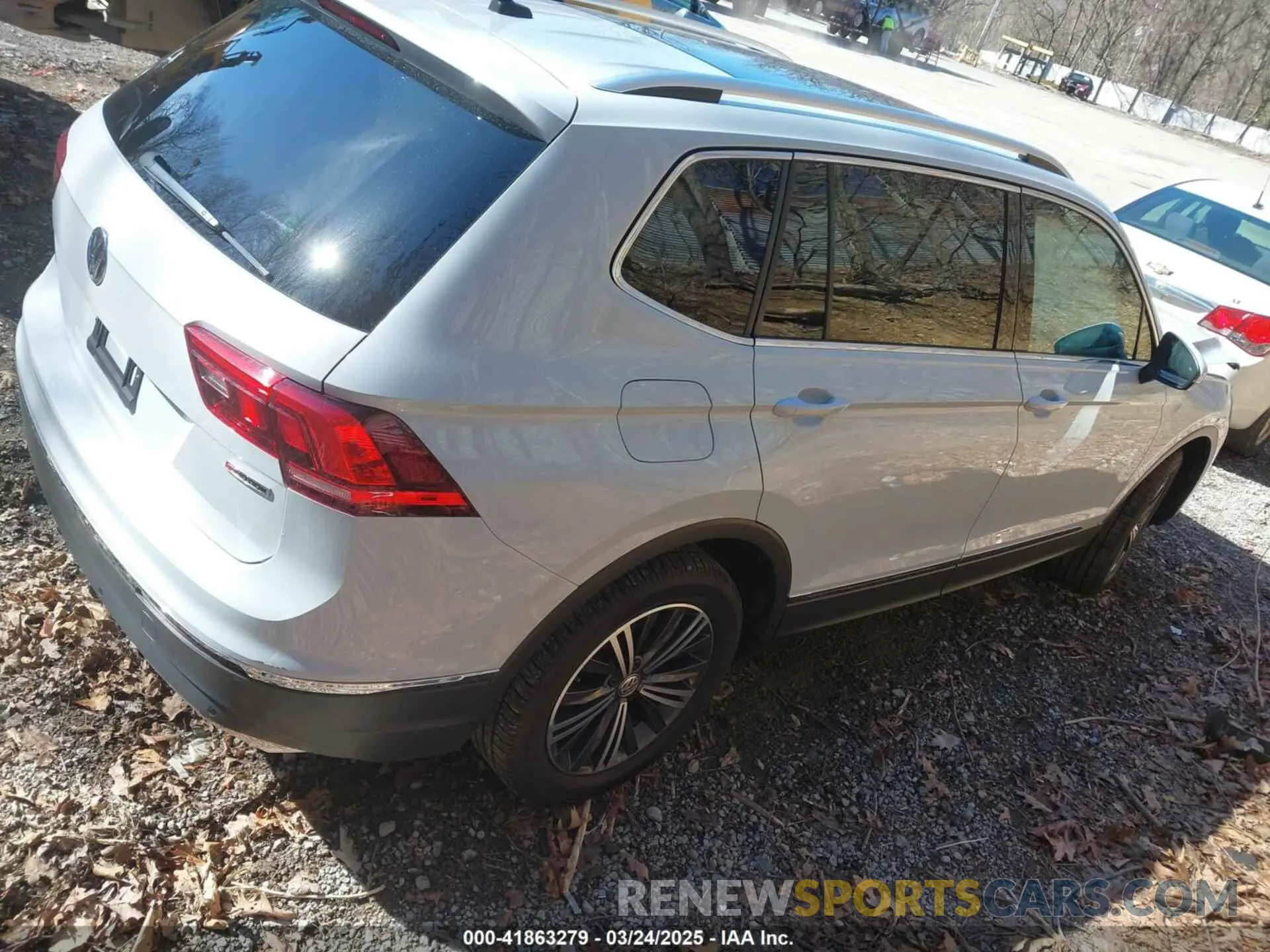 4 Photograph of a damaged car 3VV2B7AX4KM006215 VOLKSWAGEN TIGUAN 2019