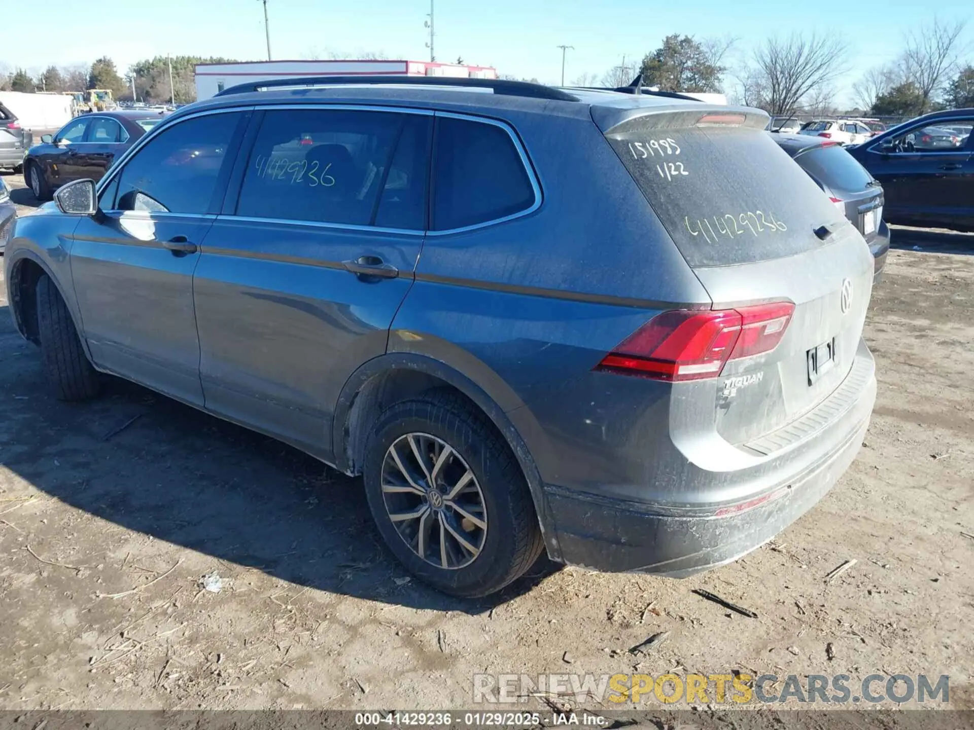 3 Photograph of a damaged car 3VV2B7AX4KM013634 VOLKSWAGEN TIGUAN 2019