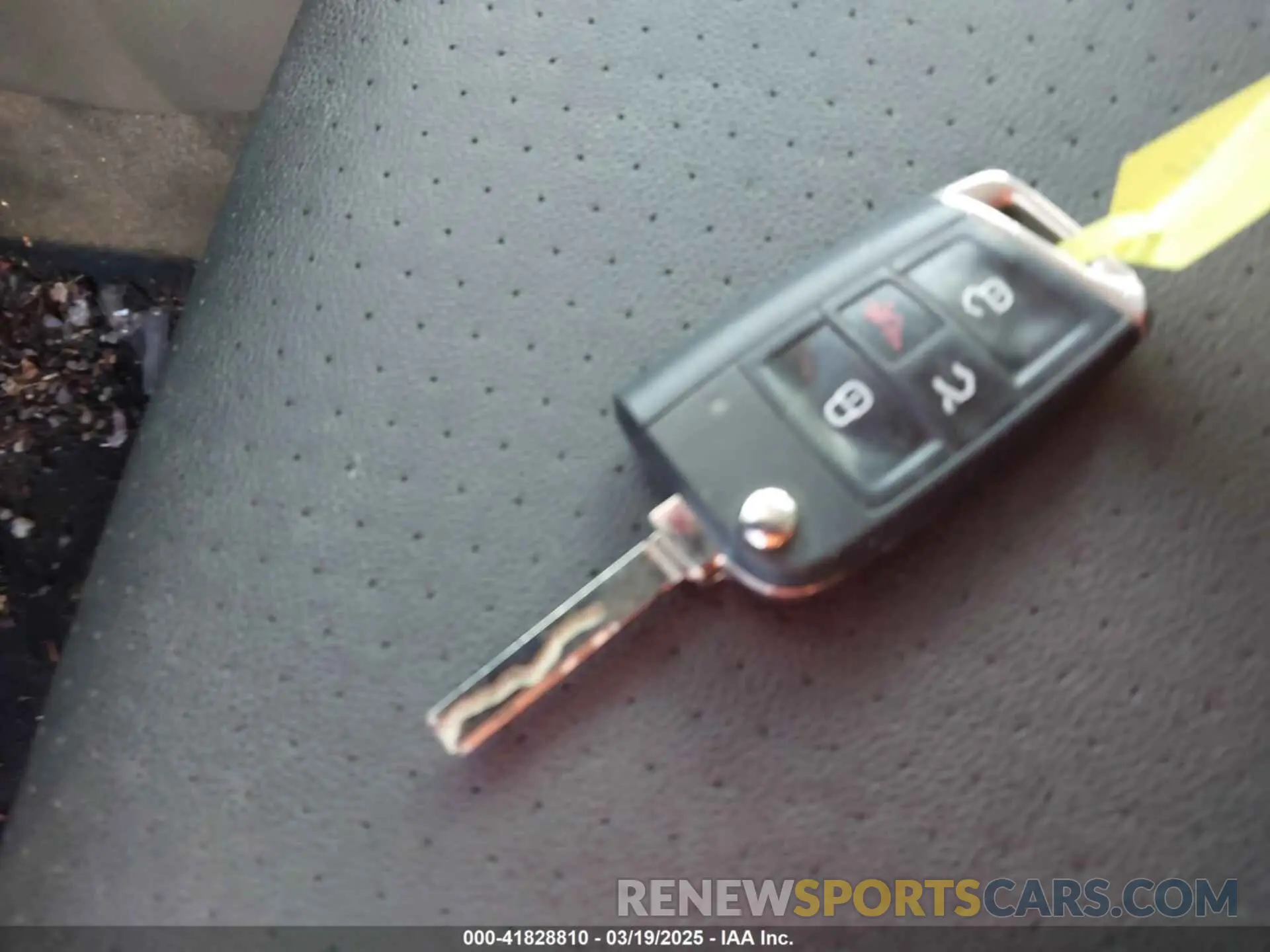 11 Photograph of a damaged car 3VV2B7AX4KM076572 VOLKSWAGEN TIGUAN 2019