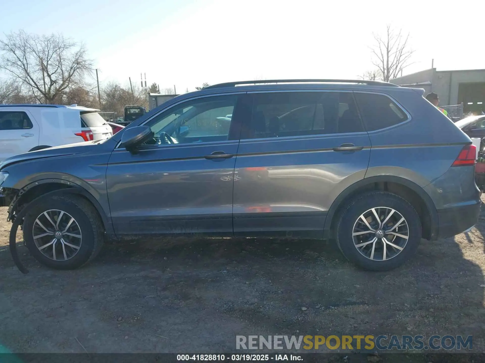 14 Photograph of a damaged car 3VV2B7AX4KM076572 VOLKSWAGEN TIGUAN 2019
