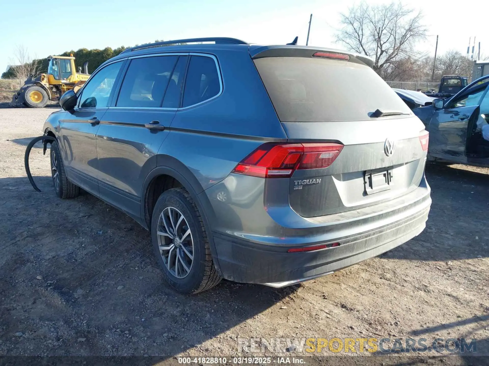 3 Photograph of a damaged car 3VV2B7AX4KM076572 VOLKSWAGEN TIGUAN 2019