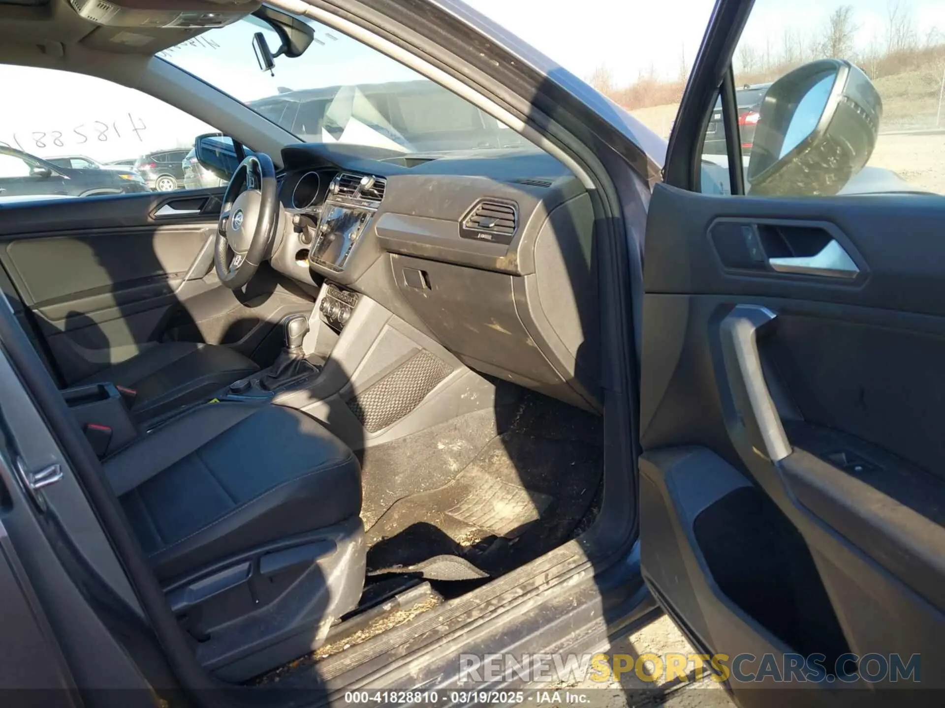 5 Photograph of a damaged car 3VV2B7AX4KM076572 VOLKSWAGEN TIGUAN 2019