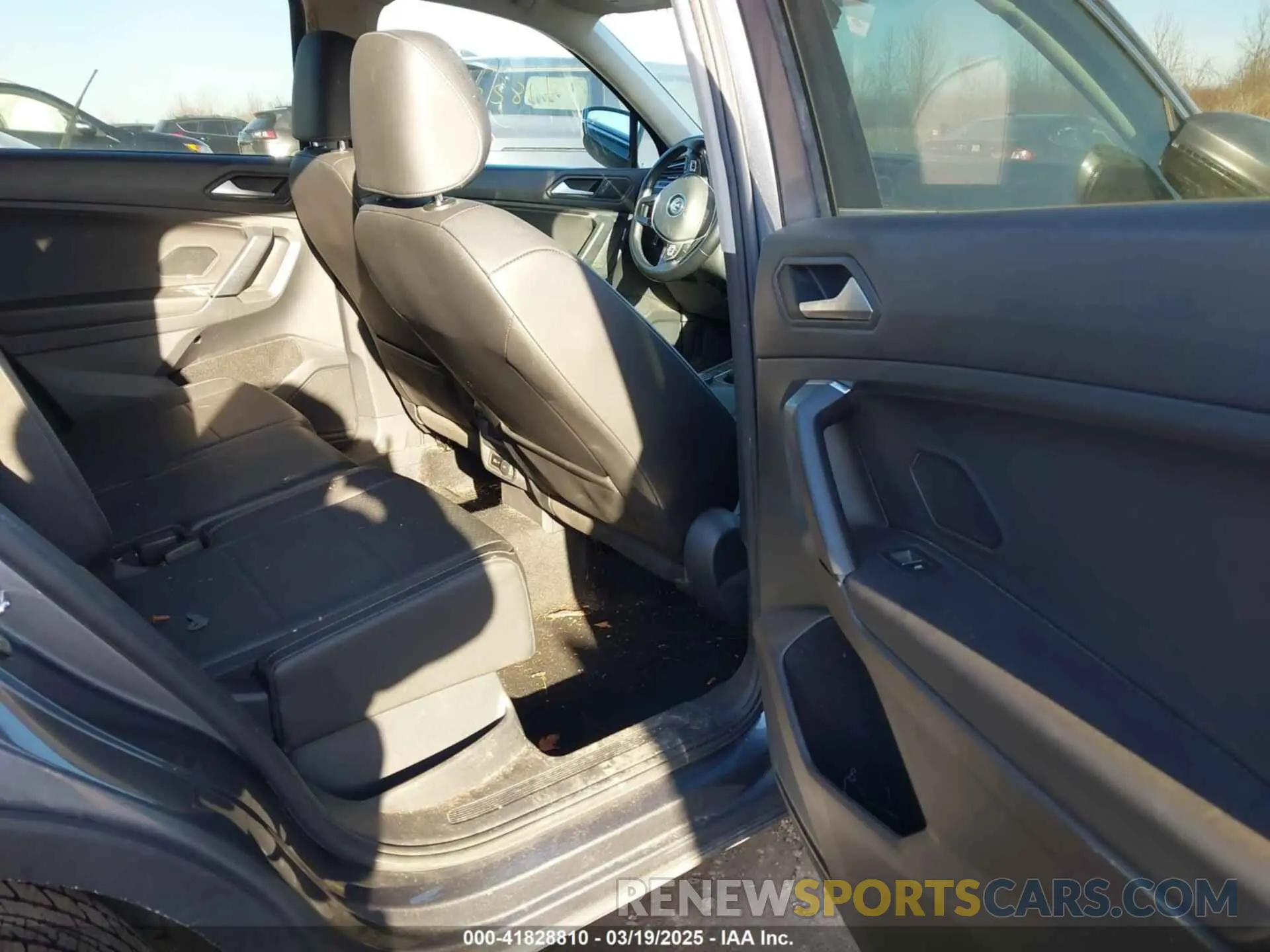 8 Photograph of a damaged car 3VV2B7AX4KM076572 VOLKSWAGEN TIGUAN 2019