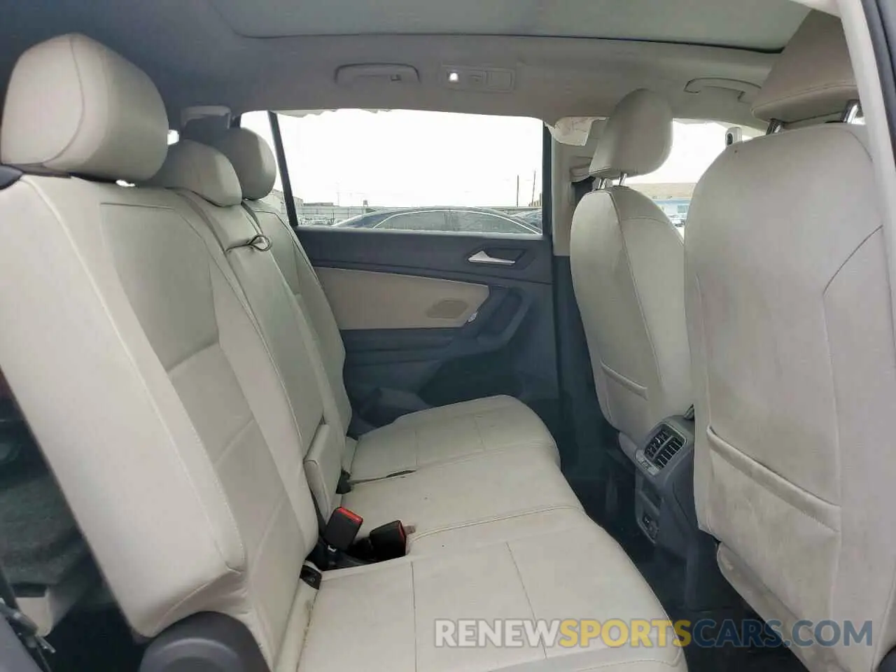 11 Photograph of a damaged car 3VV2B7AX4KM081500 VOLKSWAGEN TIGUAN 2019