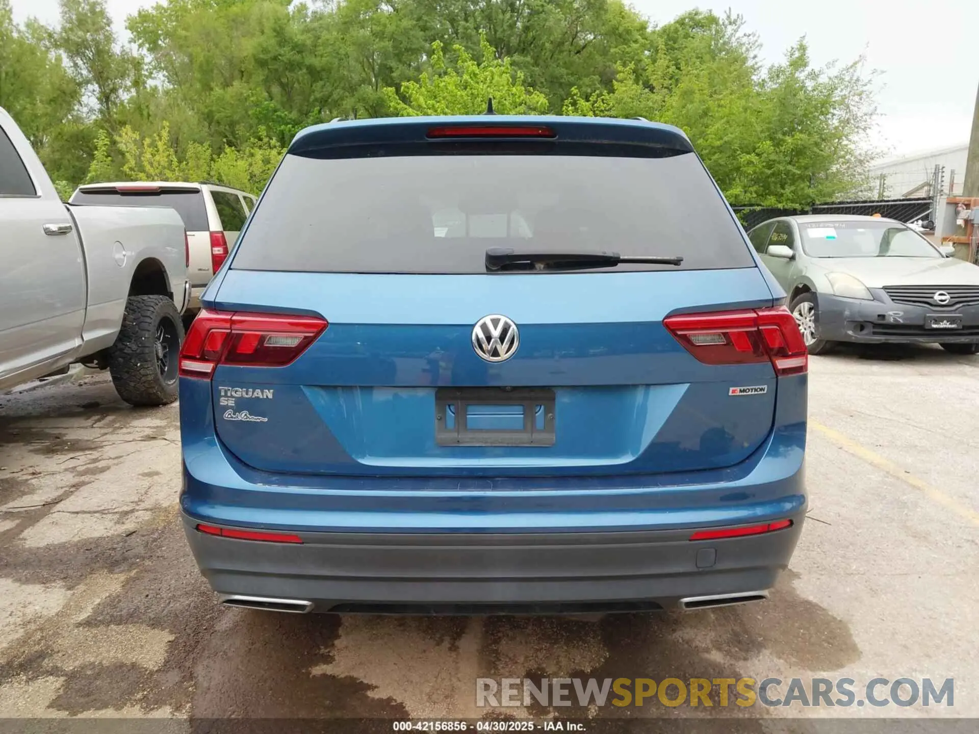 17 Photograph of a damaged car 3VV2B7AX4KM127018 VOLKSWAGEN TIGUAN 2019