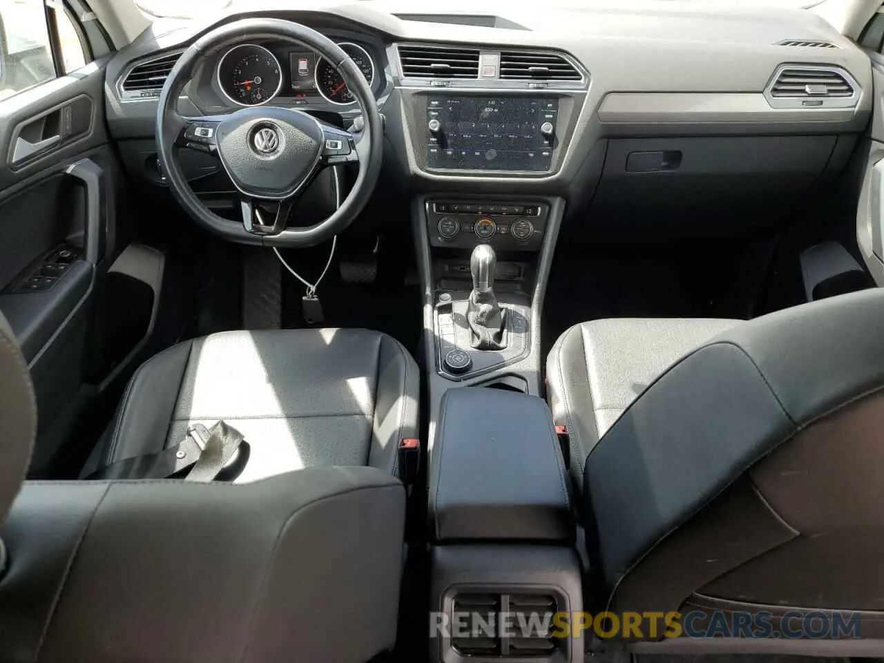 8 Photograph of a damaged car 3VV2B7AX4KM142909 VOLKSWAGEN TIGUAN 2019