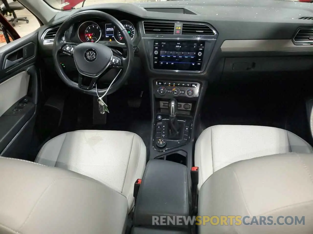 8 Photograph of a damaged car 3VV2B7AX4KM180074 VOLKSWAGEN TIGUAN 2019