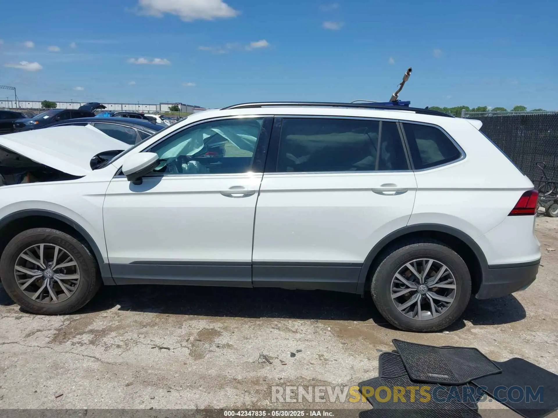 14 Photograph of a damaged car 3VV2B7AX5KM005722 VOLKSWAGEN TIGUAN 2019