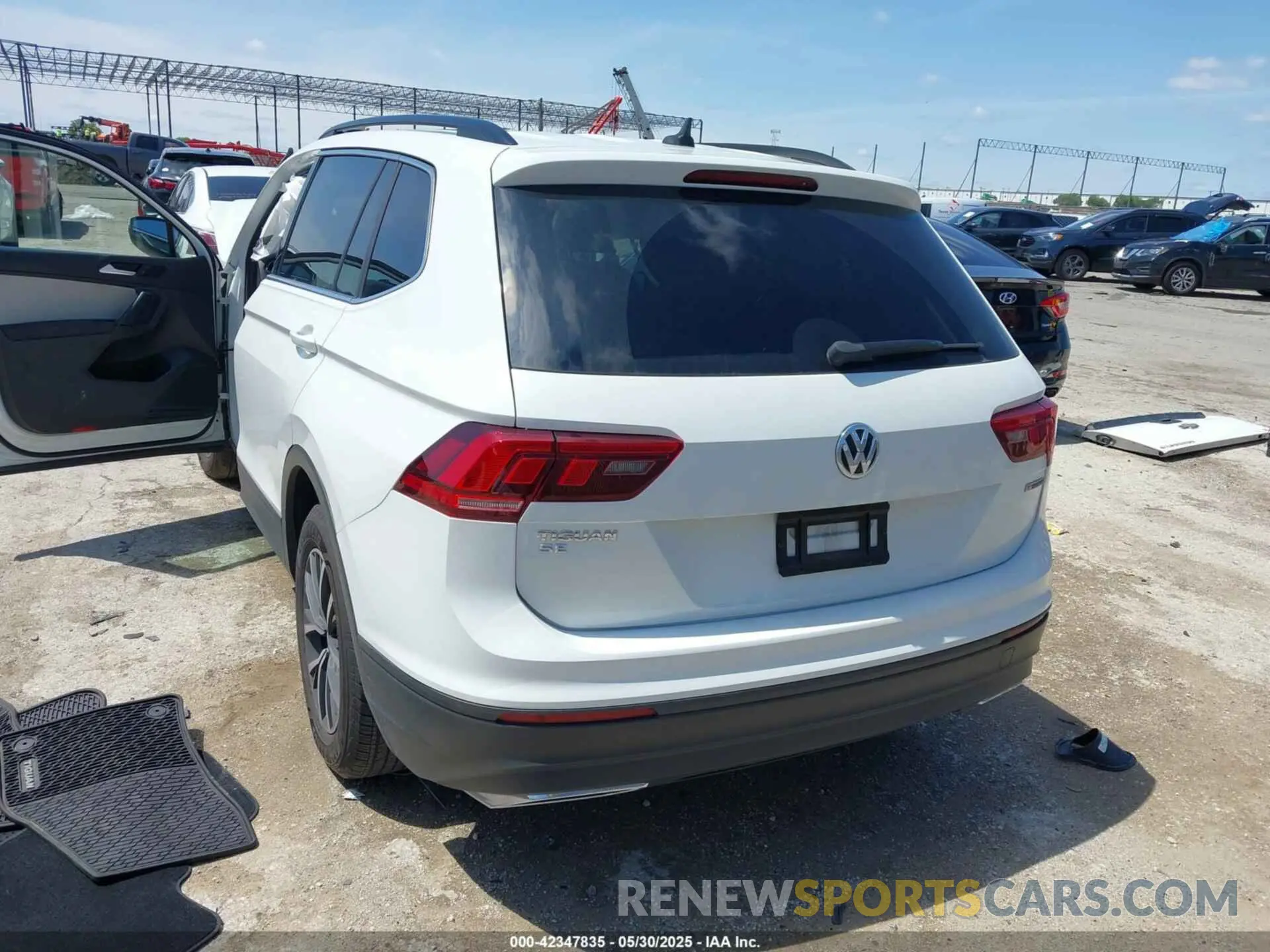 3 Photograph of a damaged car 3VV2B7AX5KM005722 VOLKSWAGEN TIGUAN 2019