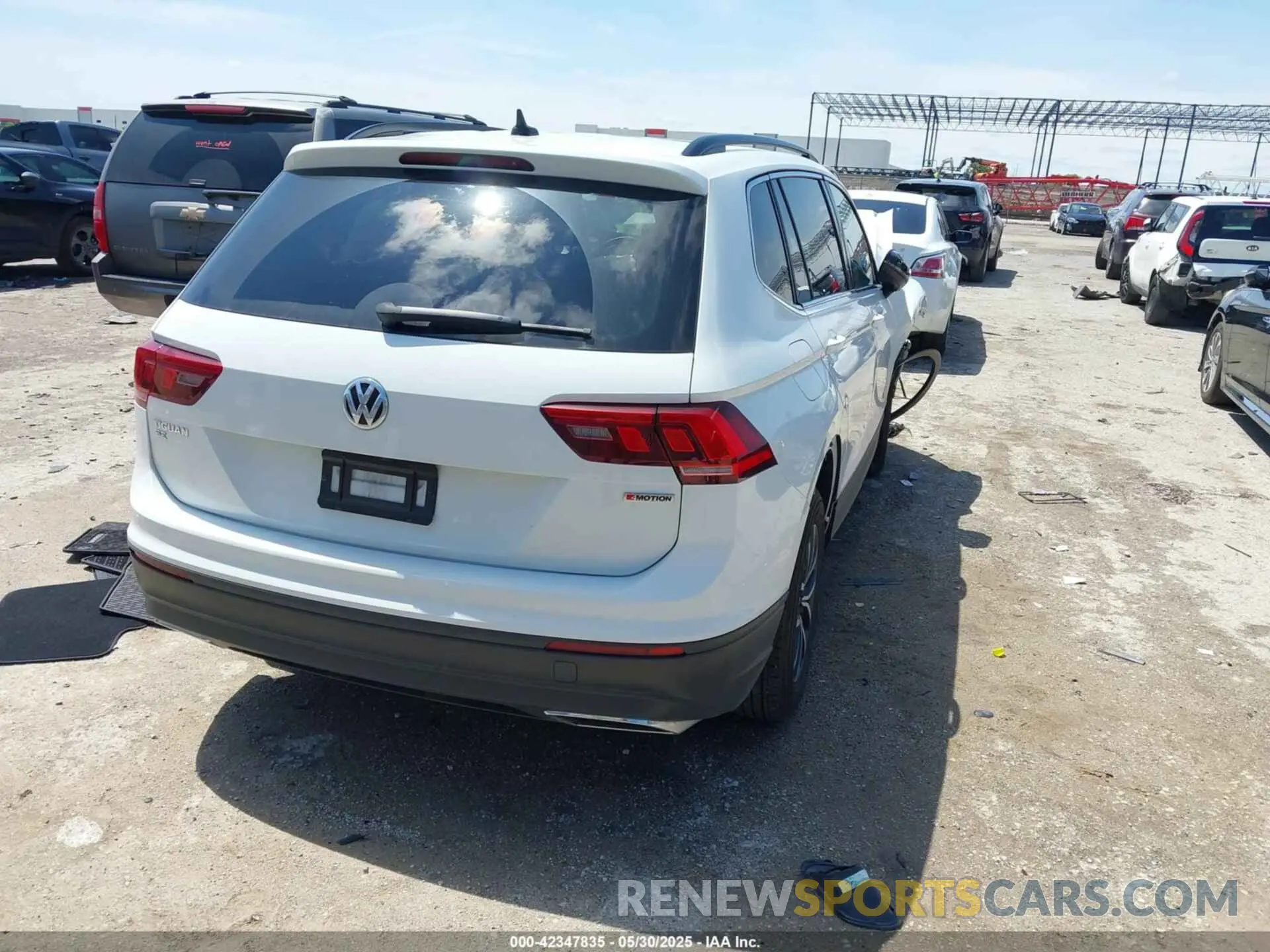 4 Photograph of a damaged car 3VV2B7AX5KM005722 VOLKSWAGEN TIGUAN 2019