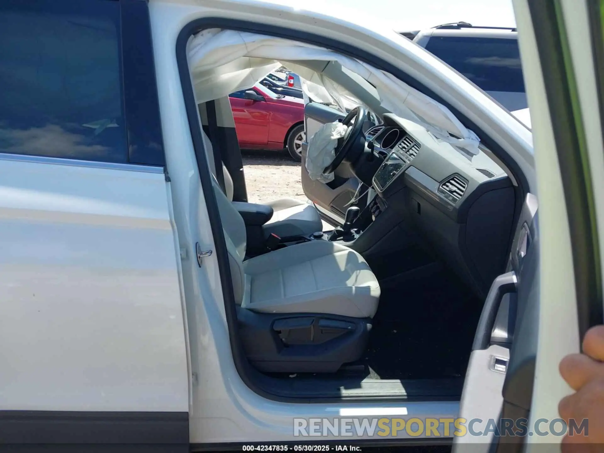 5 Photograph of a damaged car 3VV2B7AX5KM005722 VOLKSWAGEN TIGUAN 2019
