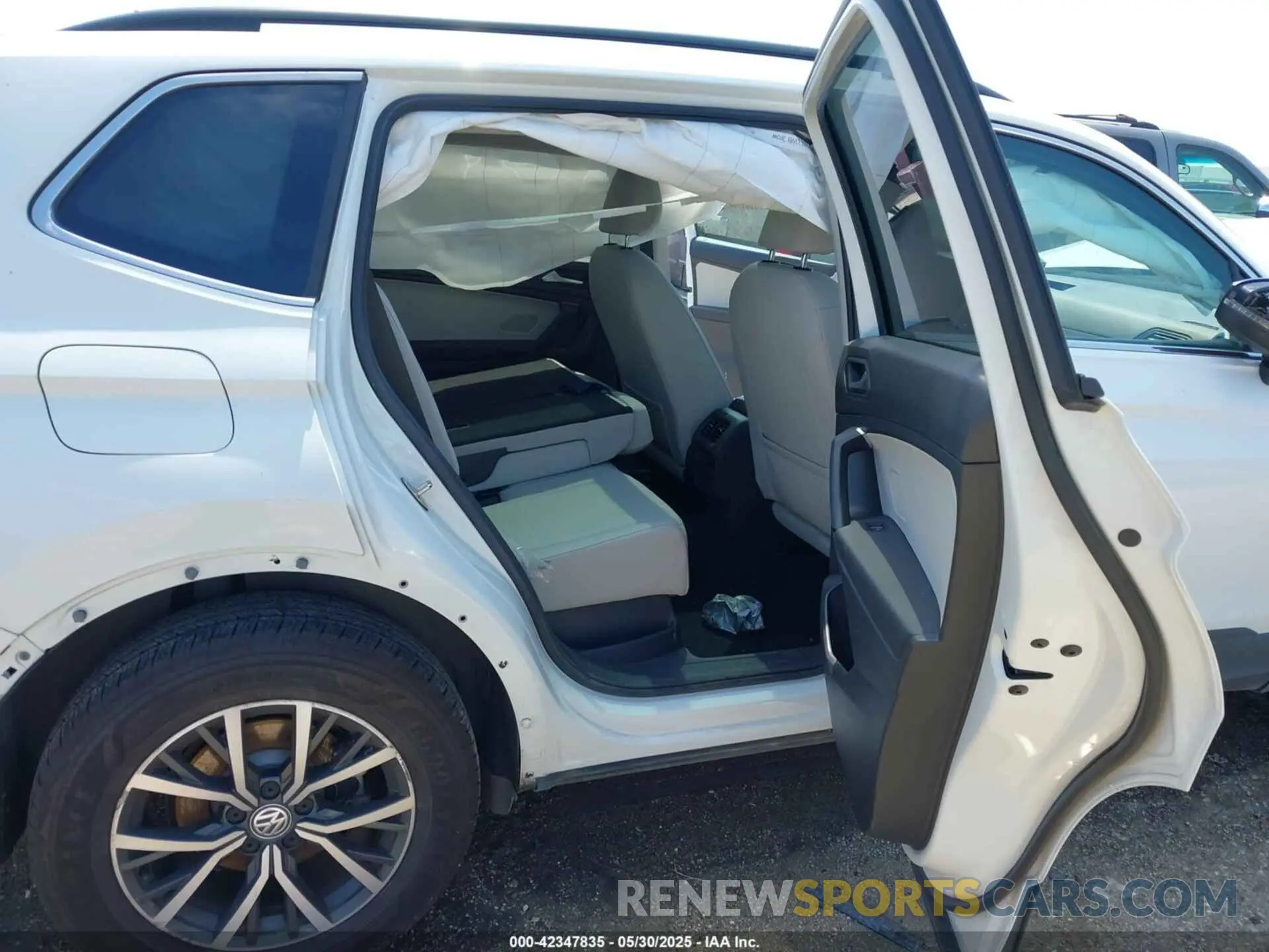 8 Photograph of a damaged car 3VV2B7AX5KM005722 VOLKSWAGEN TIGUAN 2019