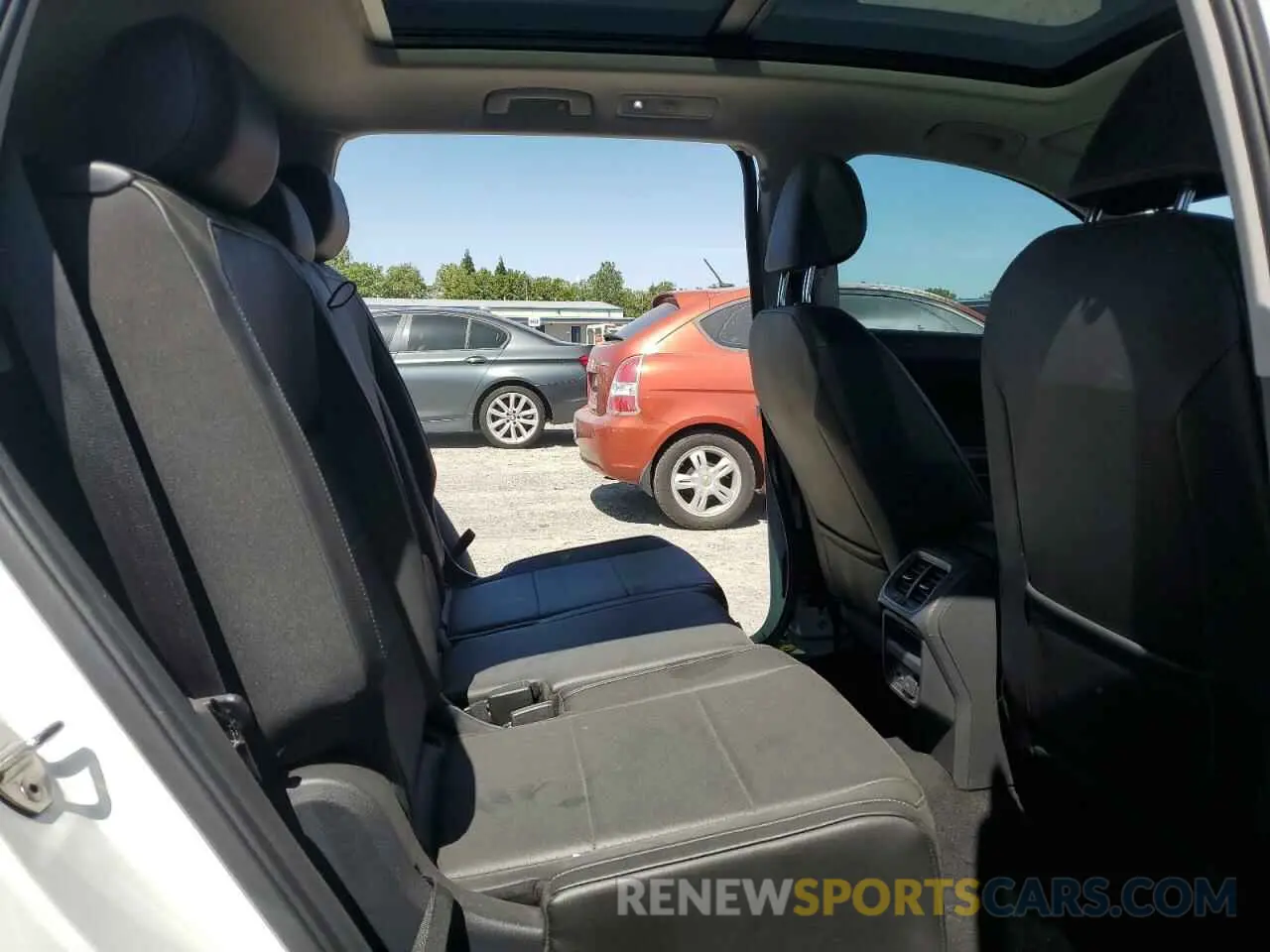 11 Photograph of a damaged car 3VV2B7AX5KM009947 VOLKSWAGEN TIGUAN 2019