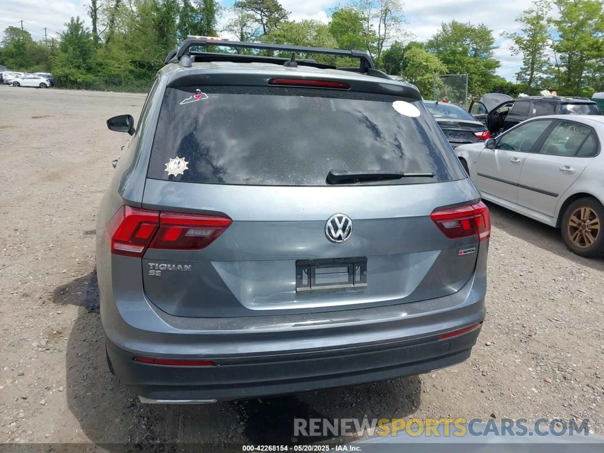 16 Photograph of a damaged car 3VV2B7AX5KM038428 VOLKSWAGEN TIGUAN 2019