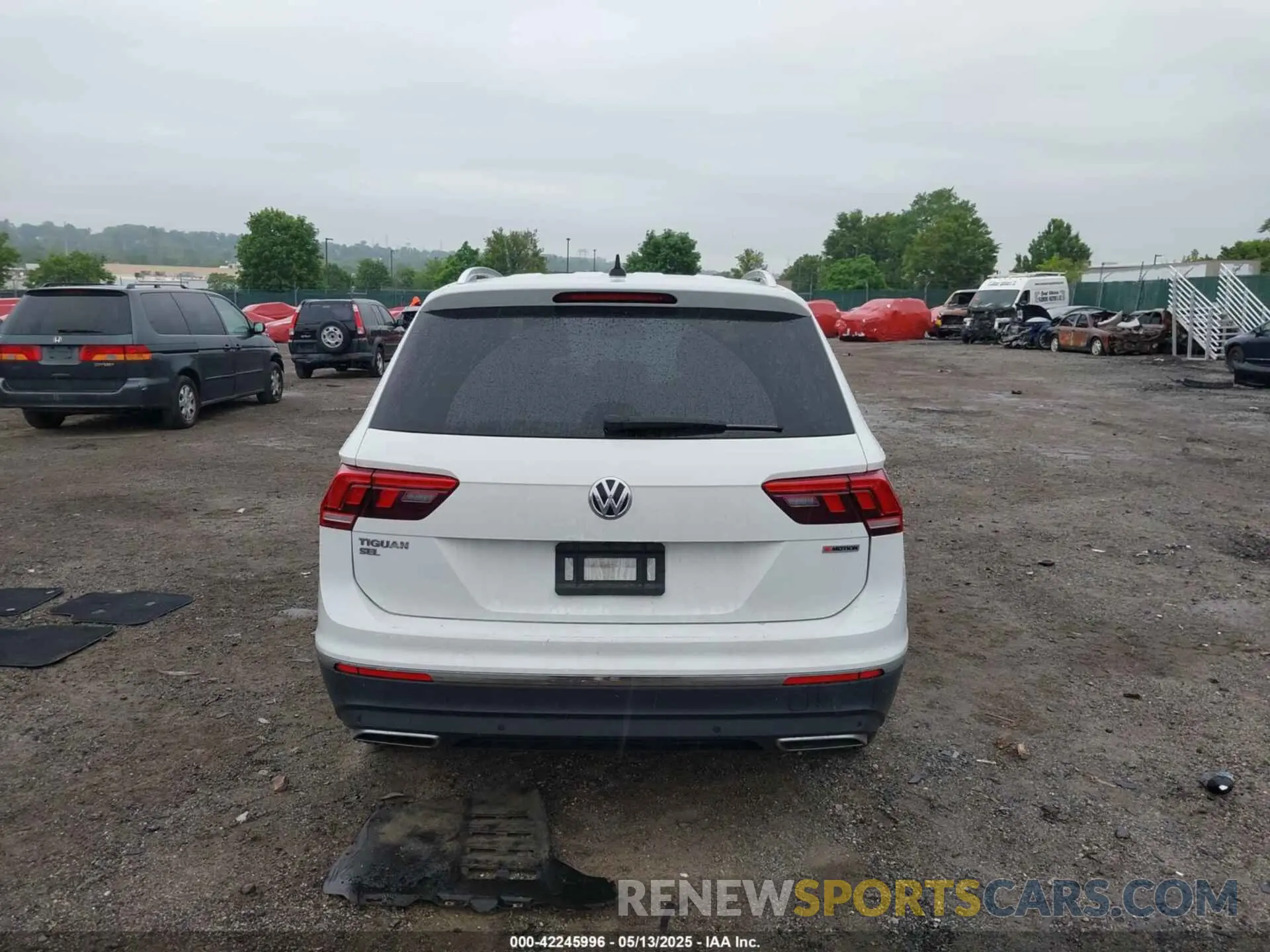 17 Photograph of a damaged car 3VV2B7AX5KM052653 VOLKSWAGEN TIGUAN 2019