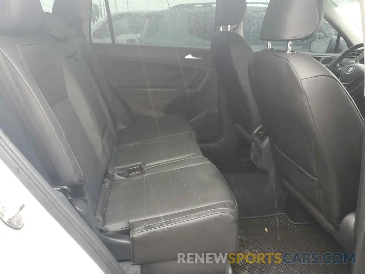 11 Photograph of a damaged car 3VV2B7AX5KM055942 VOLKSWAGEN TIGUAN 2019