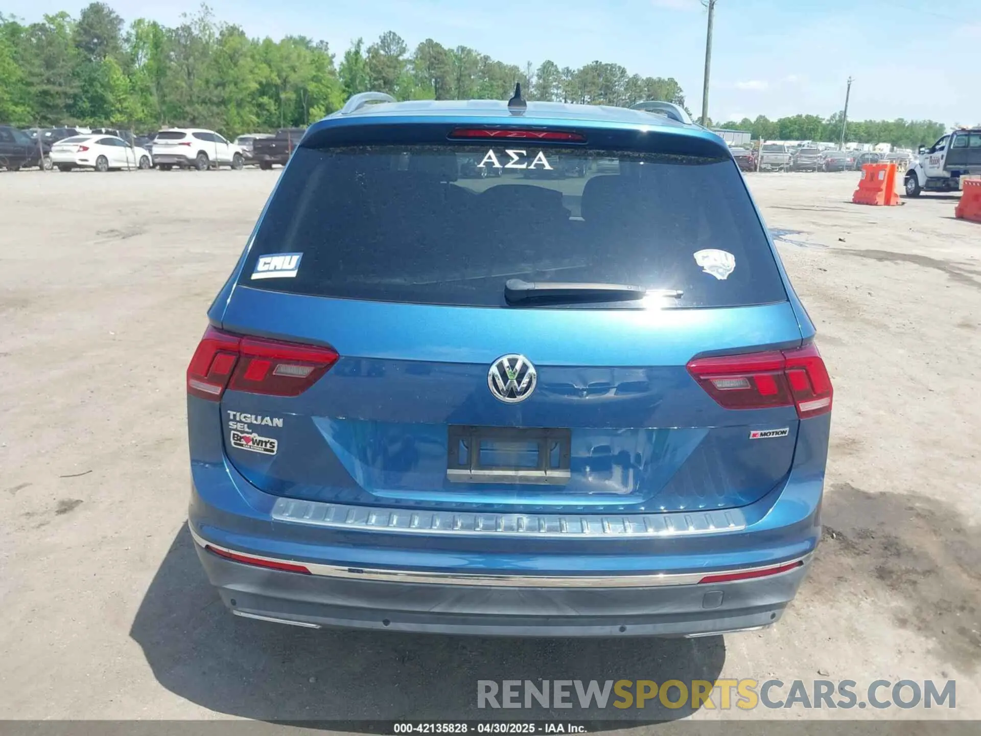 17 Photograph of a damaged car 3VV2B7AX5KM062339 VOLKSWAGEN TIGUAN 2019
