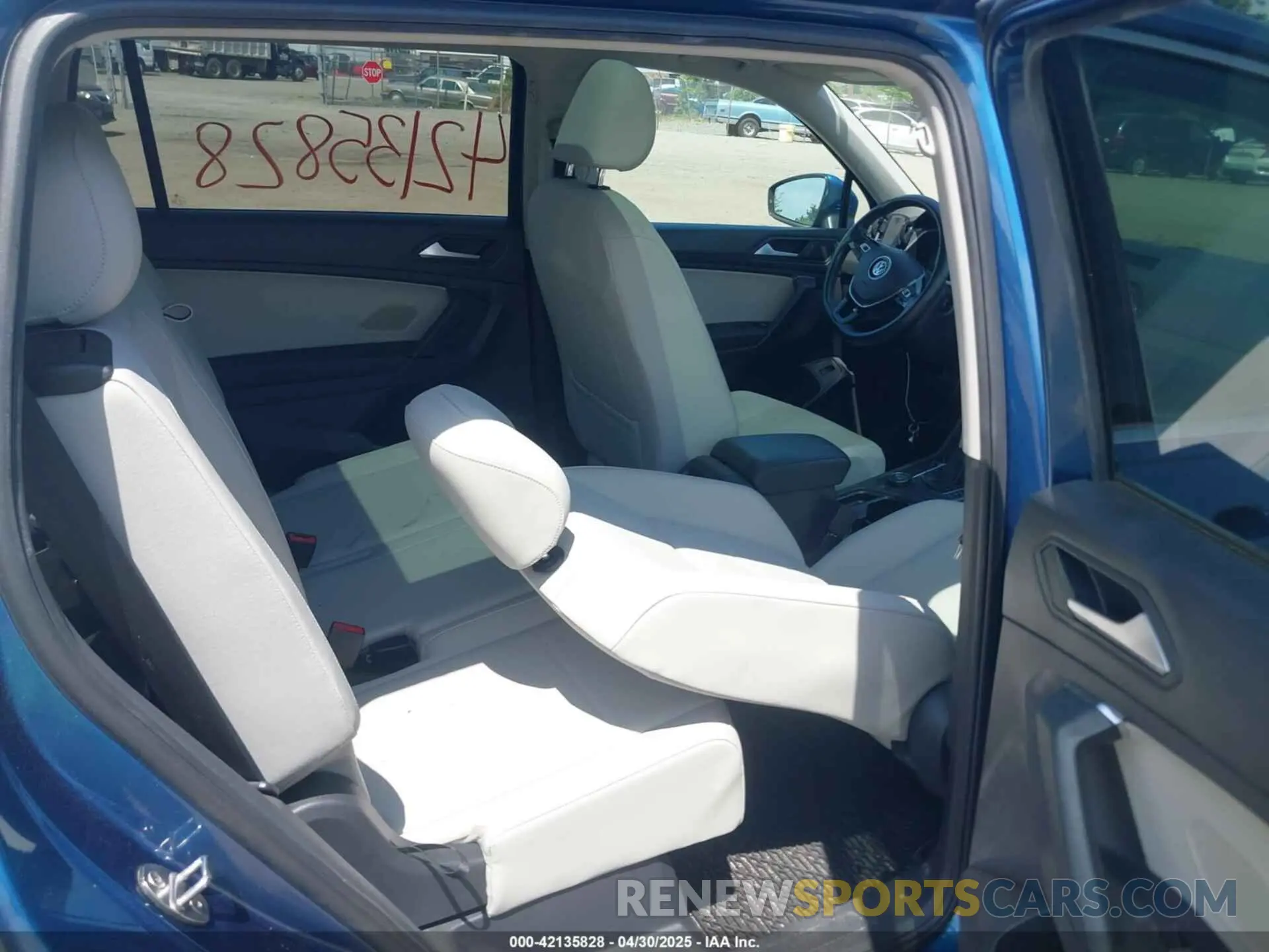 8 Photograph of a damaged car 3VV2B7AX5KM062339 VOLKSWAGEN TIGUAN 2019